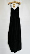 1950S CLASSIC BLACK SILK TAFFETA STRAIGHT EVENING GOWN, LOW STRAPPED BODICE,
