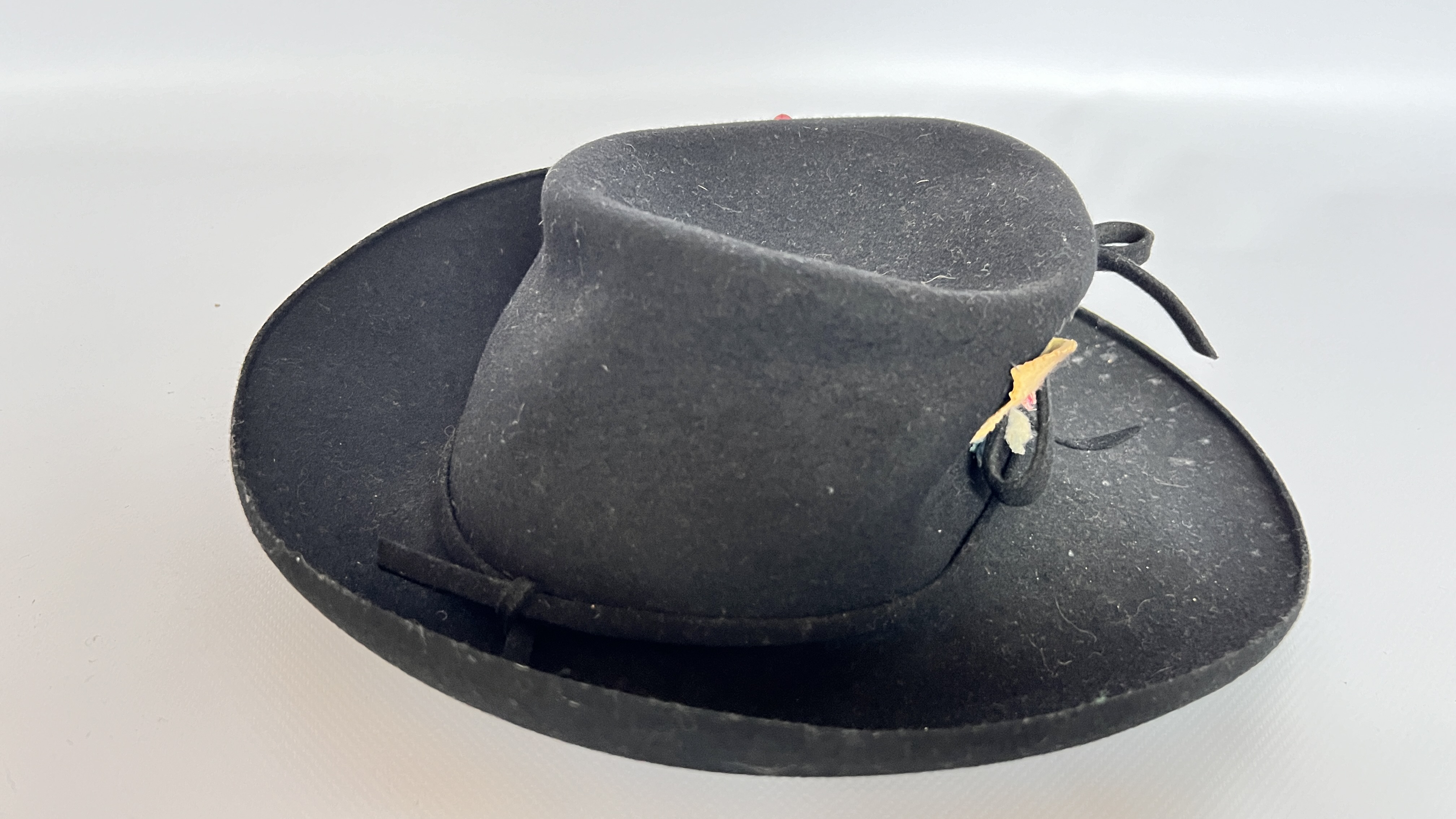 13 1940/50S HATS, 1 MORRIS ANGEL & SON LTD PURPLE TOP HAT (SOME DAMAGE), - Image 27 of 64