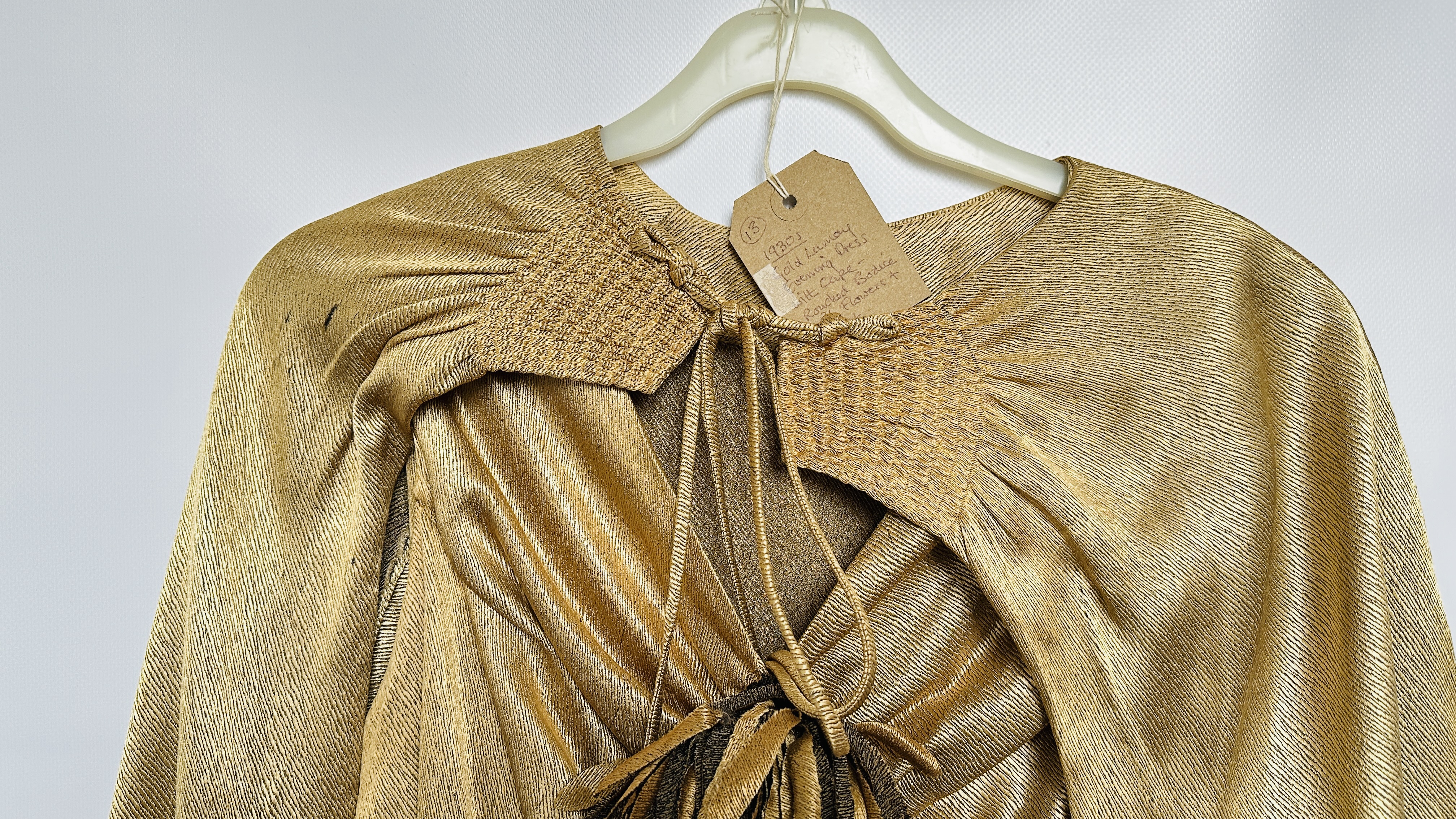1930S GOLD LAMÉ EVENING DRESS WITH CAPE, RUCHED BODICE WITH FLOWERS AND BELT - A/F CONDITION, - Image 5 of 18