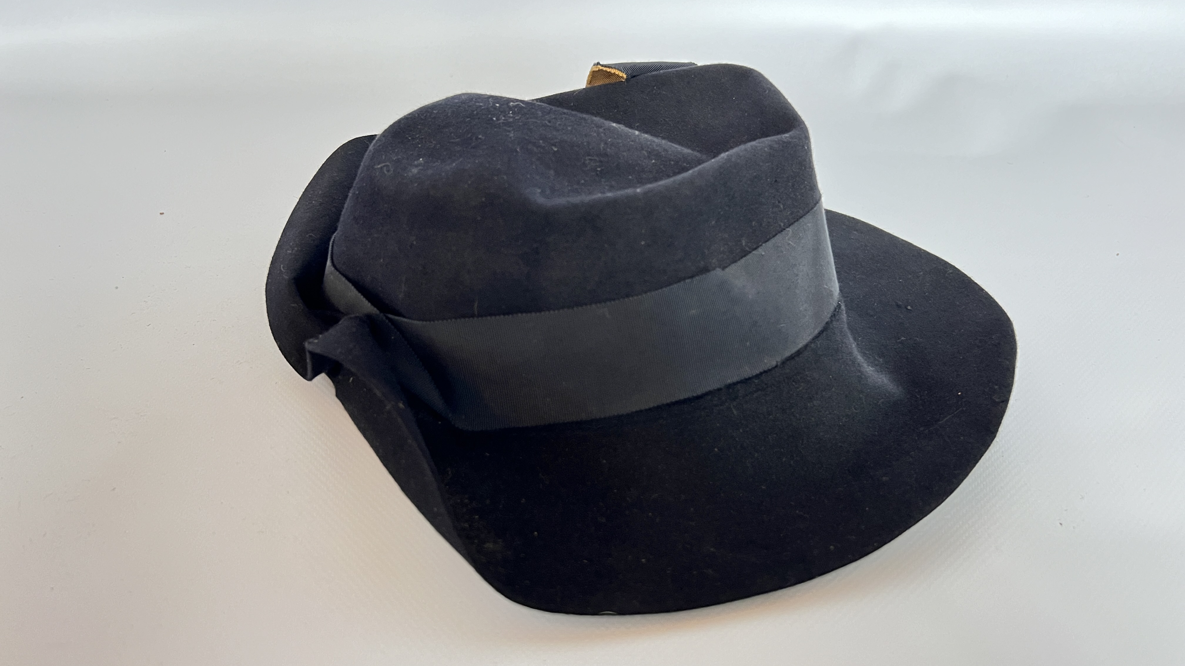 13 1940/50S HATS, 1 MORRIS ANGEL & SON LTD PURPLE TOP HAT (SOME DAMAGE), - Image 42 of 64