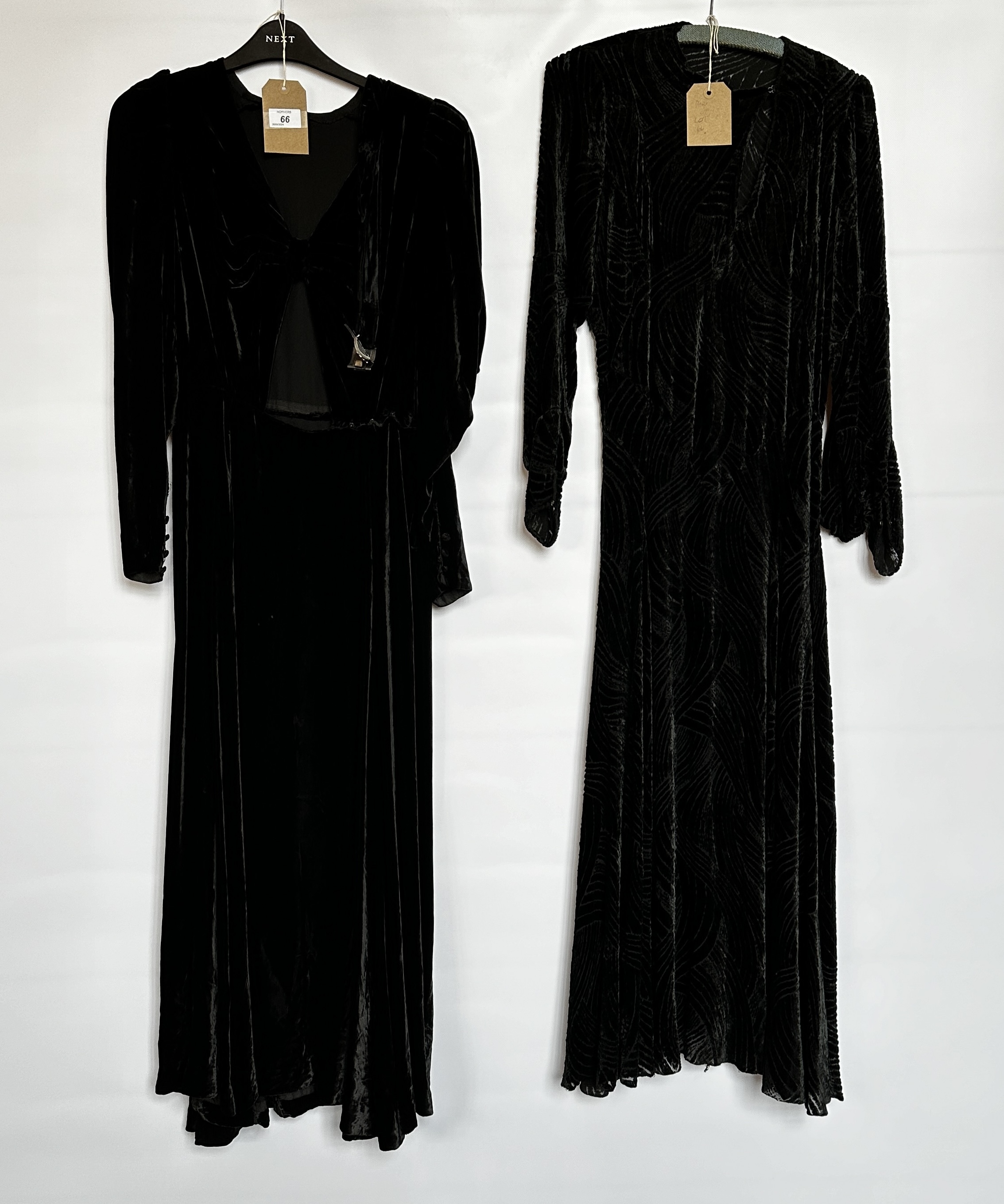 1930S BLACK SILK VELVET LONG SLEEVED GOWN, OPEN BODICE TO WAISTLINE,