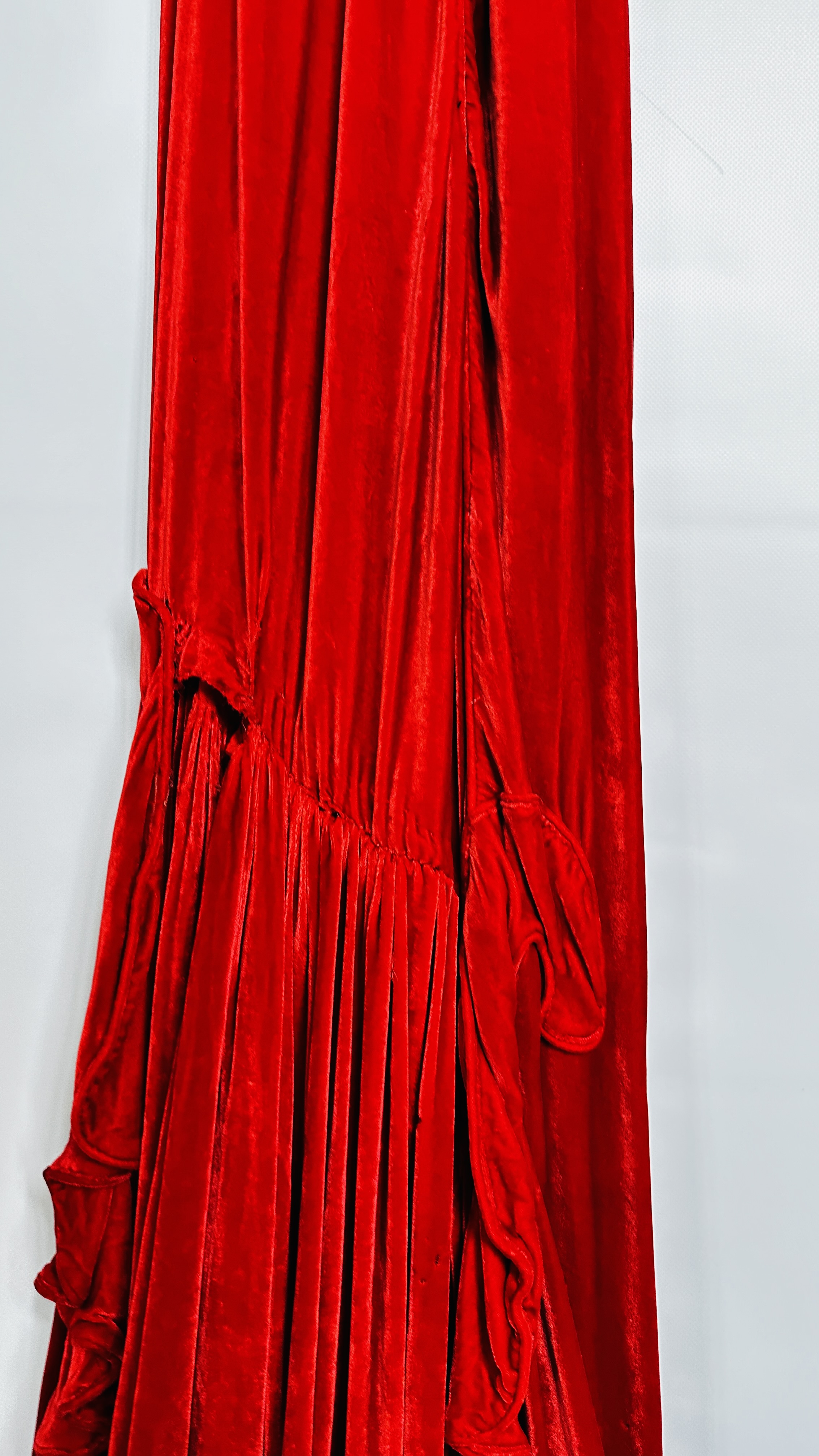 1930S RED VELVET EVENING GOWN FITTED HIPLINE, FULL CIRCULAR FRILLED HEMLINE, - Image 19 of 30