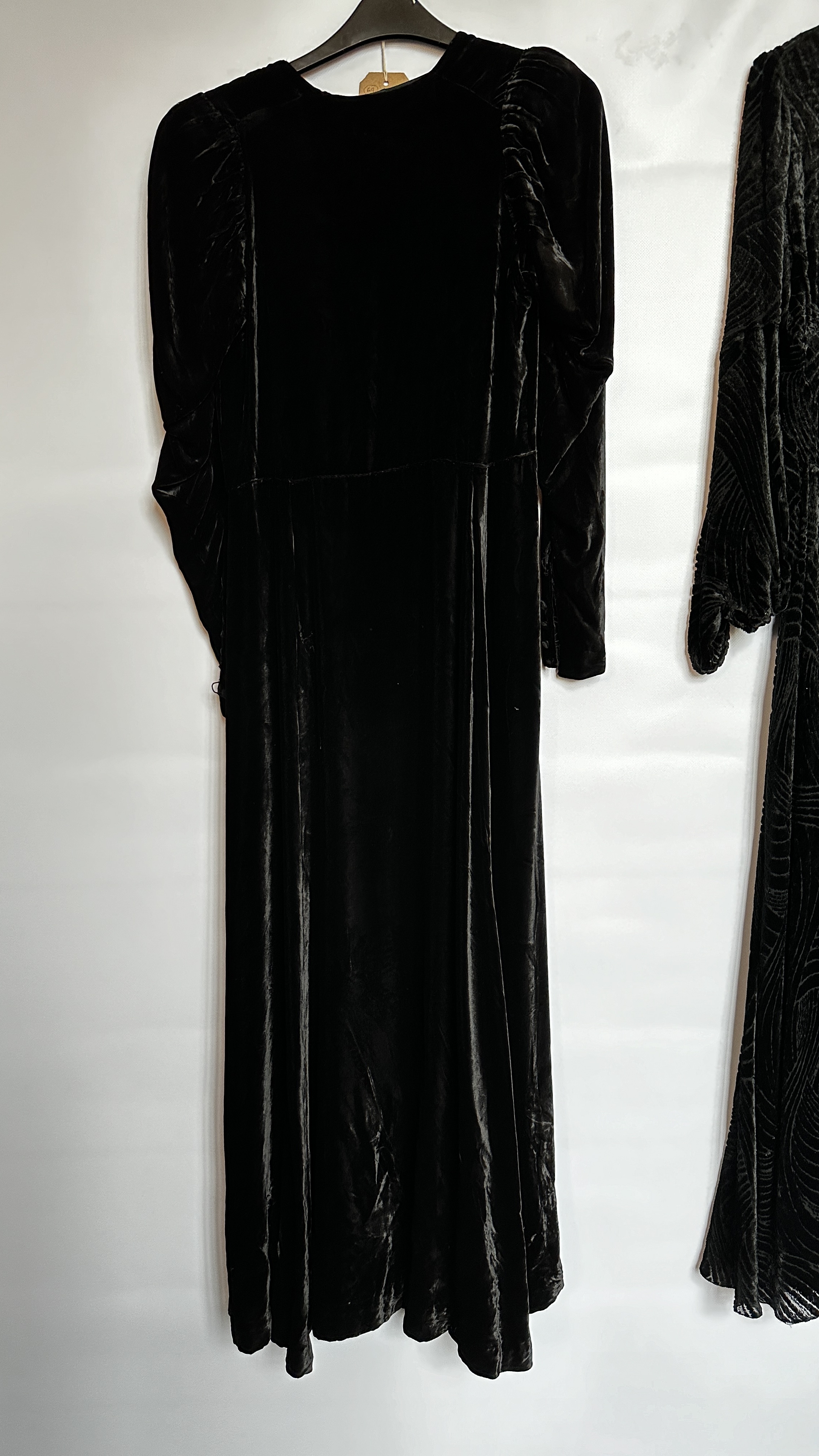 1930S BLACK SILK VELVET LONG SLEEVED GOWN, OPEN BODICE TO WAISTLINE, - Image 17 of 29