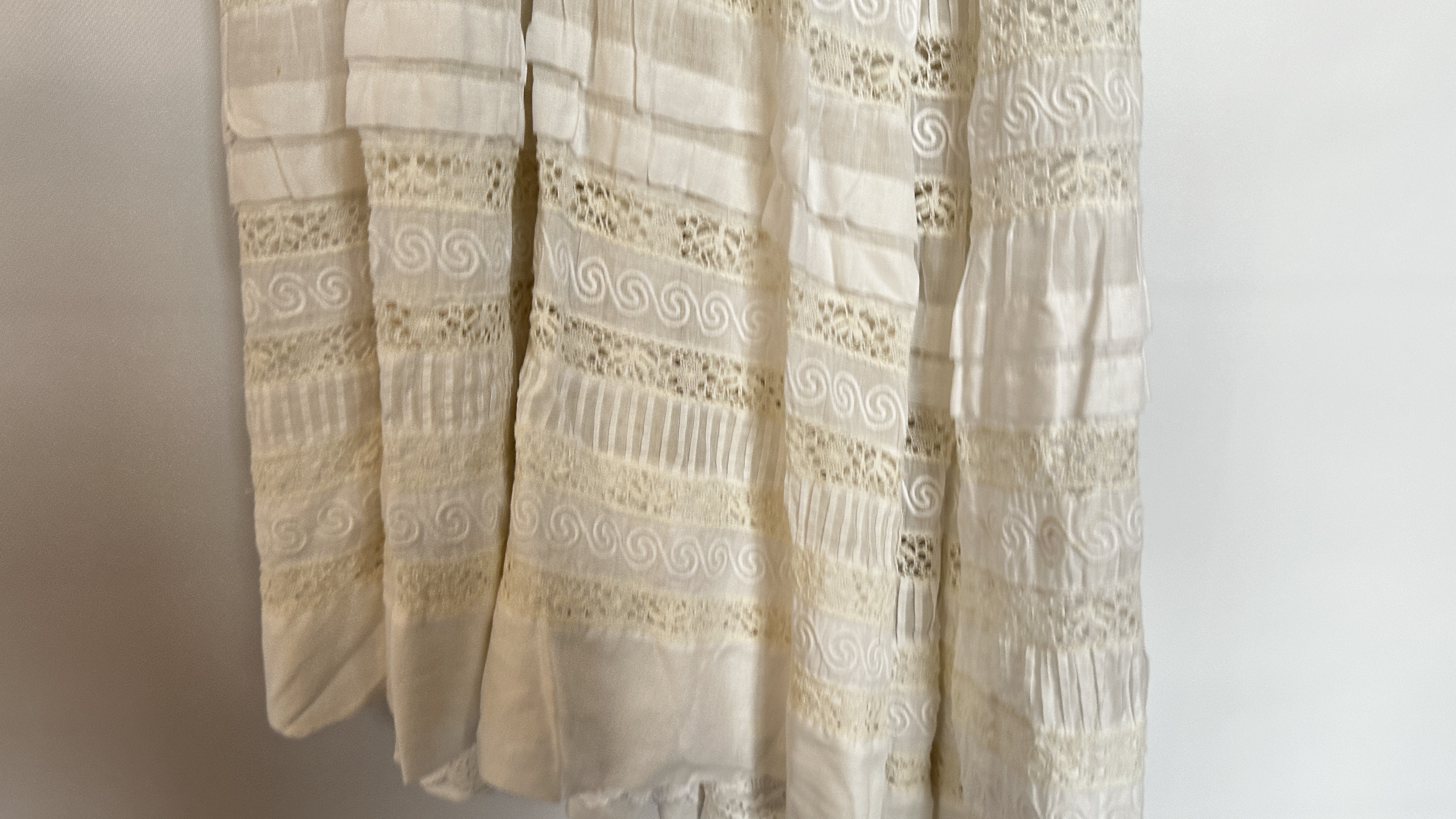 EDWARDIAN WHITE BRODERIES ANGLAISE 2 PIECE, LACE INSERTS AND SILK EMBROIDERED, TASSELS ON BODICE, - Image 7 of 20