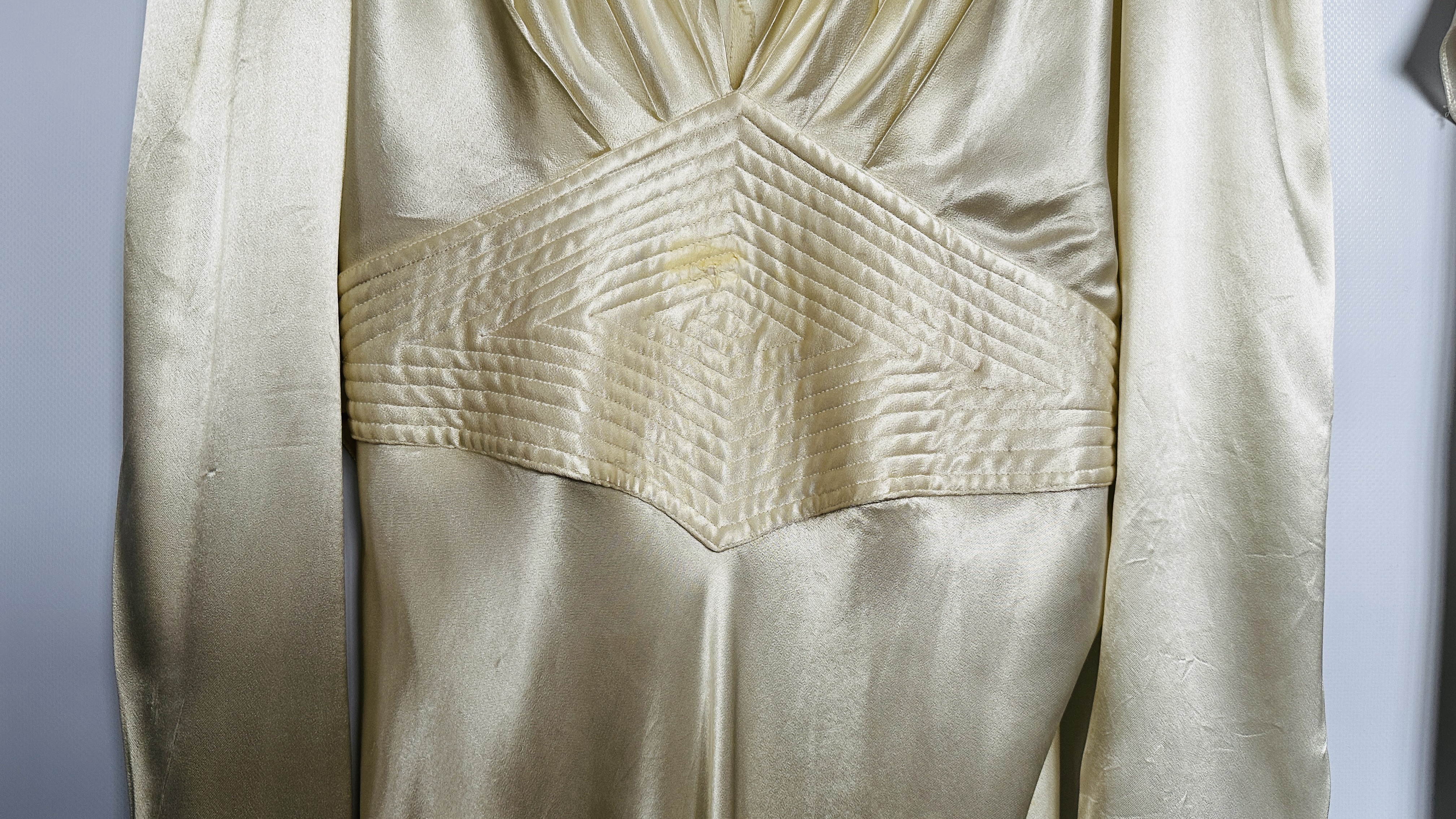 1940S CREAM SATIN GOWN, FRILLED NECKLINE, LONG SLEEVES AND A 1940S CREAM SATIN GOWN, - Image 16 of 31