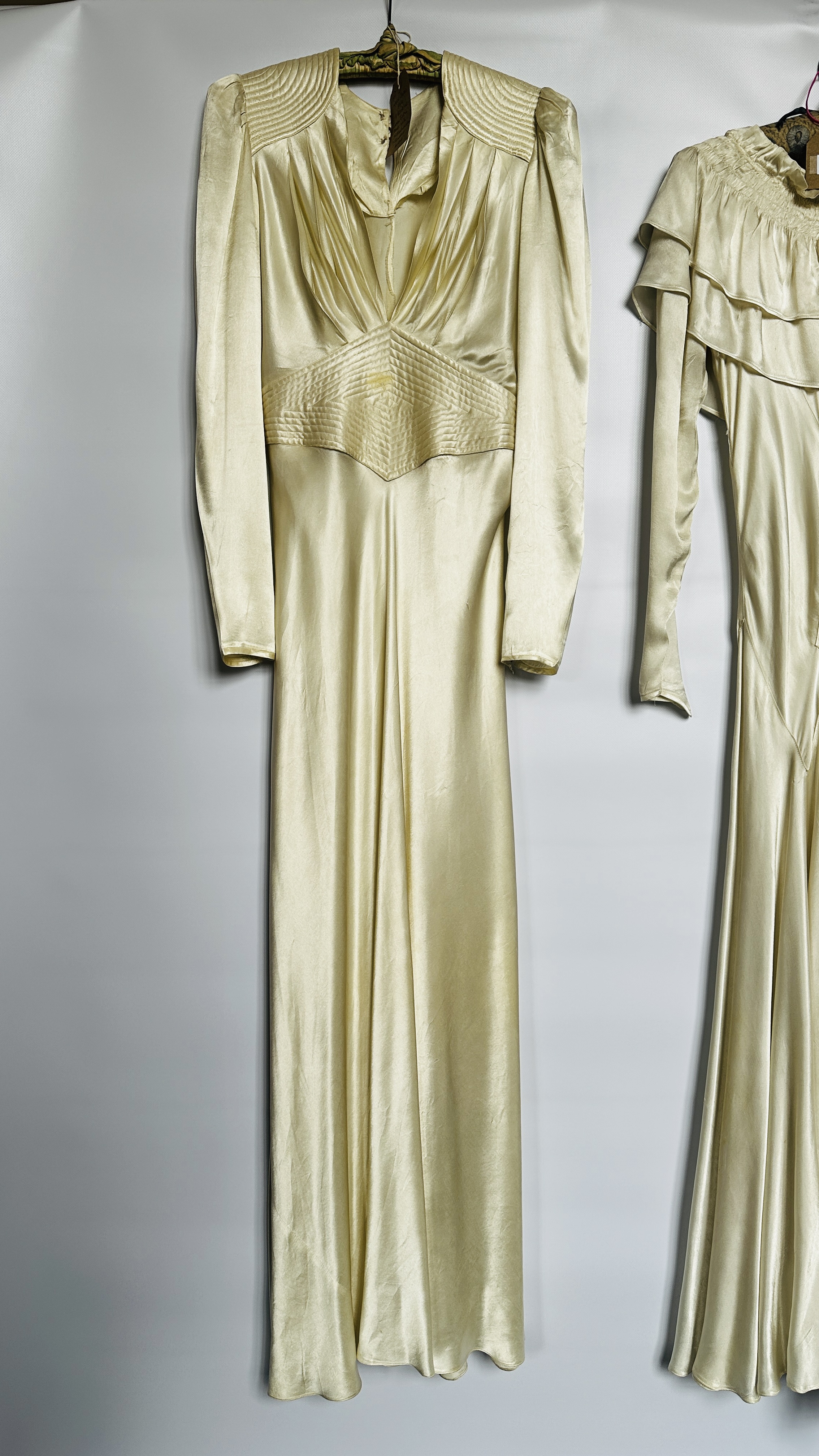 1940S CREAM SATIN GOWN, FRILLED NECKLINE, LONG SLEEVES AND A 1940S CREAM SATIN GOWN, - Image 3 of 31