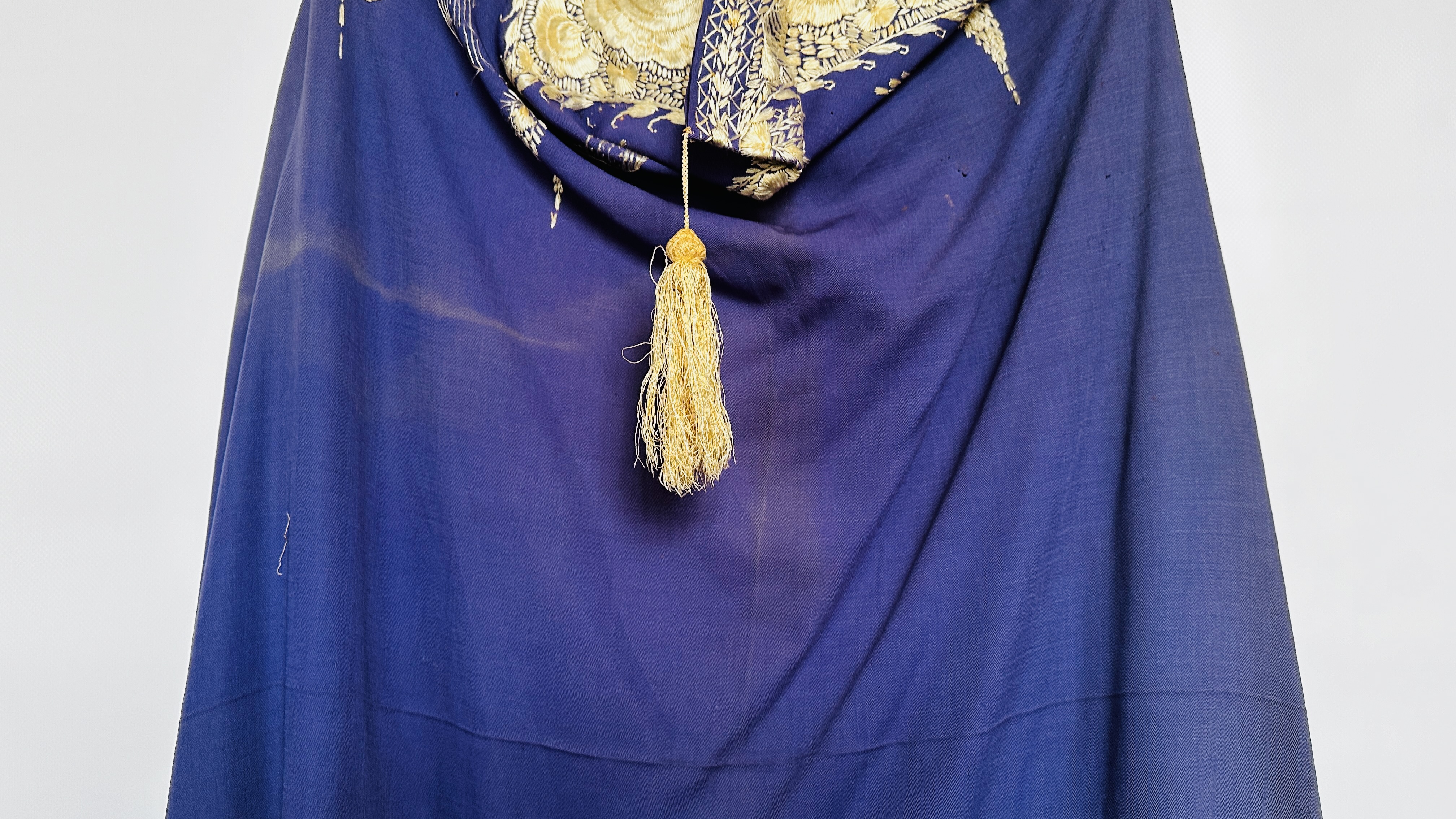 1920S PURPLE FINE WOOL CAPE HEAVILY EMBROIDERED WITH CREAM SILK, TASSEL AT NECKLINE AND HOOD, - Image 19 of 27