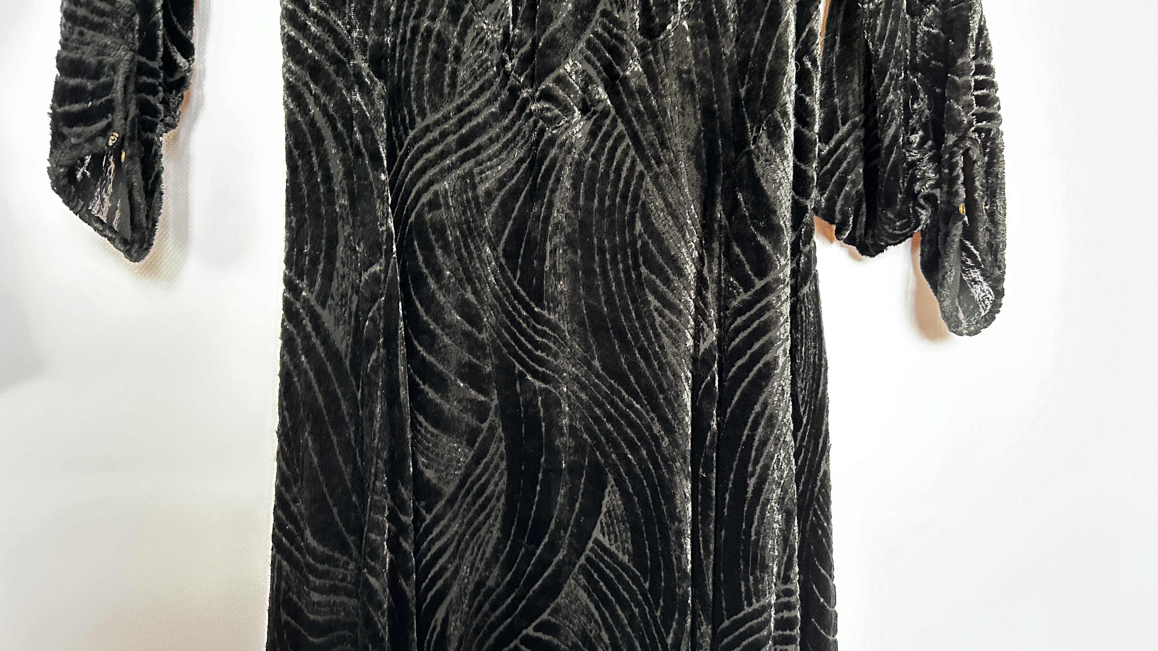 1930S BLACK SILK VELVET LONG SLEEVED GOWN, OPEN BODICE TO WAISTLINE, - Image 6 of 29