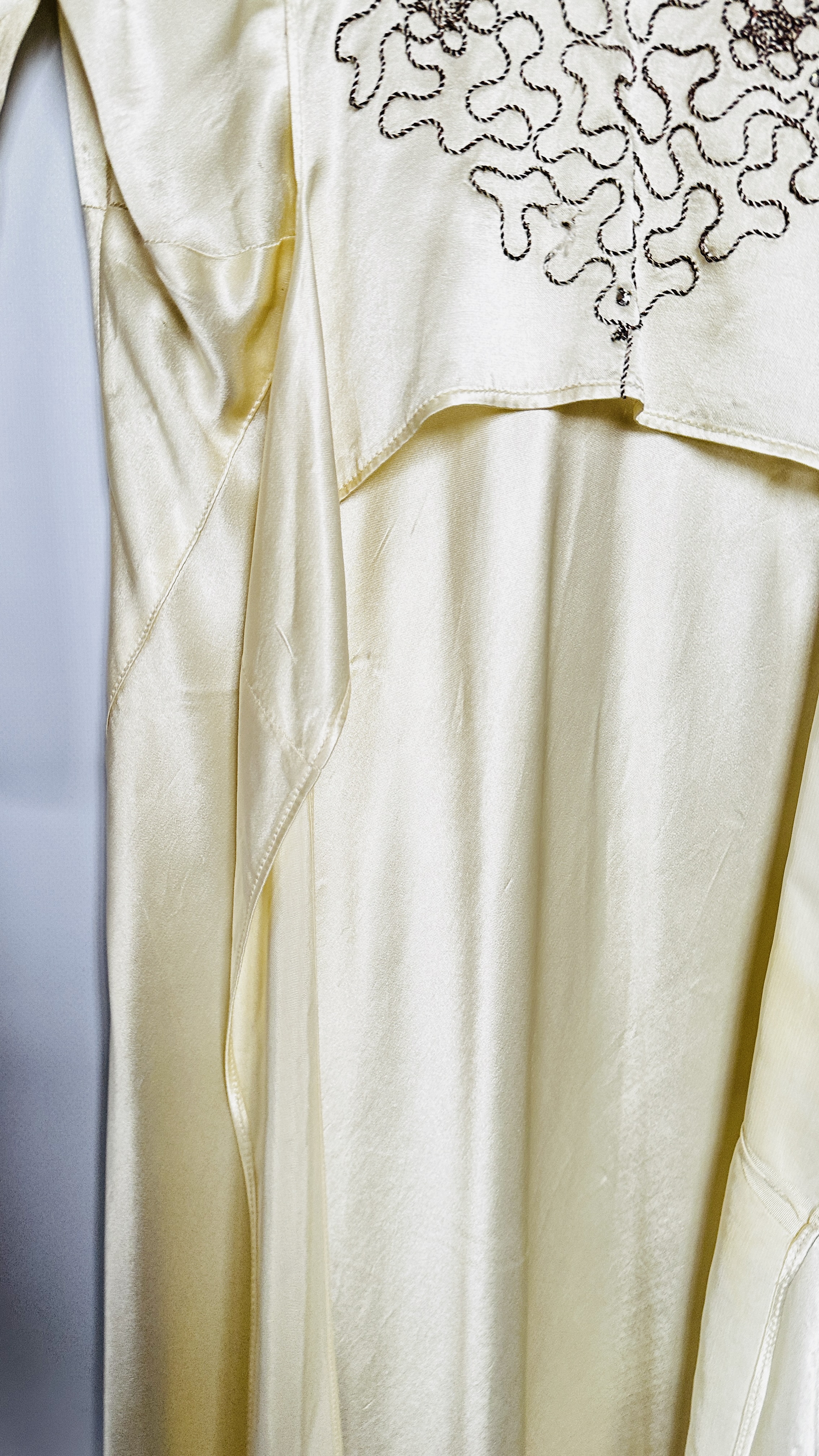 1940S CREAM SATIN GOWN, EMBROIDERED WAIST AND NECKLINE, LONG SLEEVES & BELT - A/F CONDITION, - Image 7 of 14