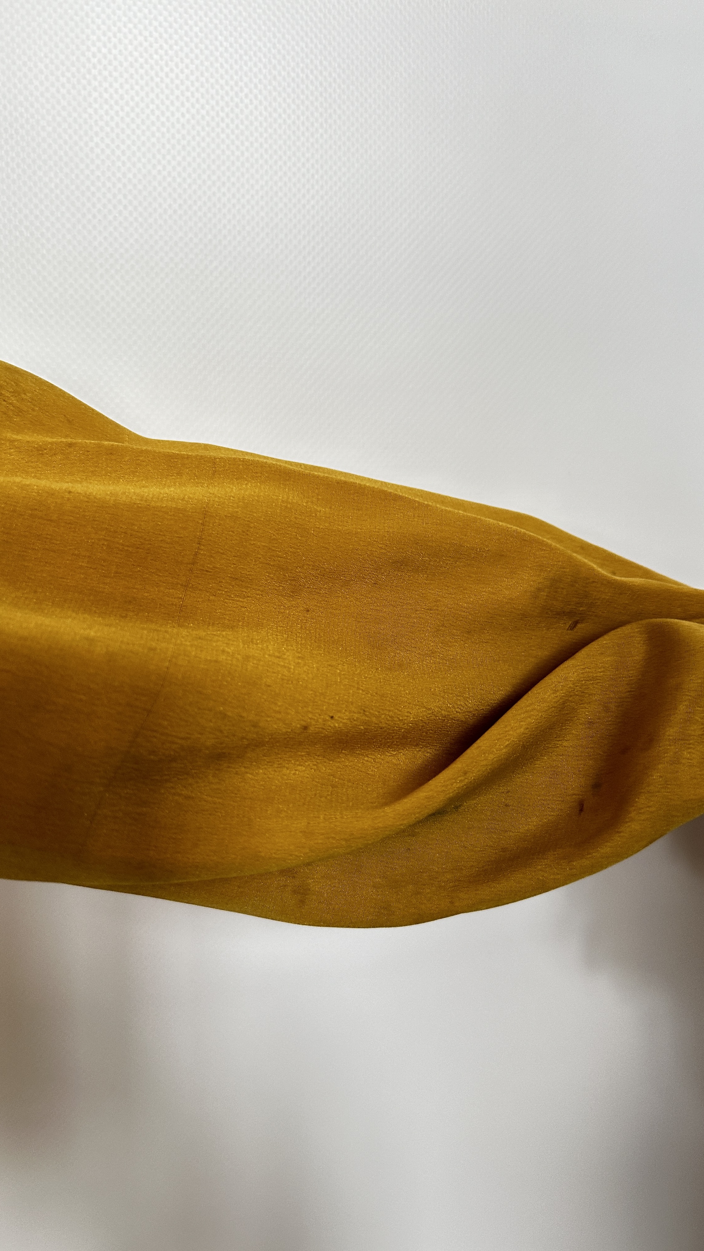 1930S CHIFFON AND CREPE DRESSING GOWN WITH LARGE YELLOW/GREEN/ORANGE FLOWERS - A/F CONDITION, - Image 35 of 39