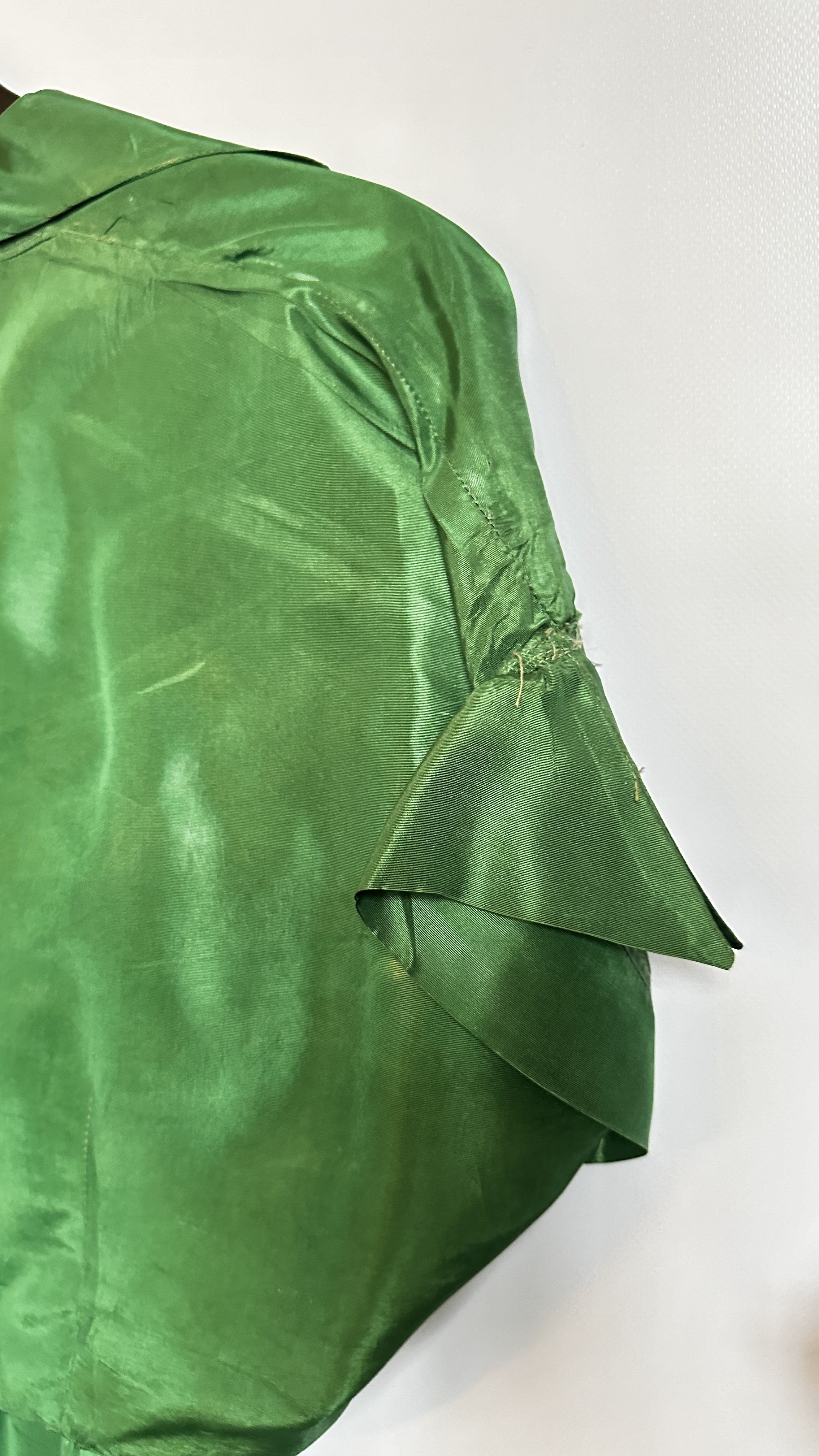 1940S GREEN SHOT TAFFETA EVENING DRESS WITH BOLERO, - Image 34 of 38