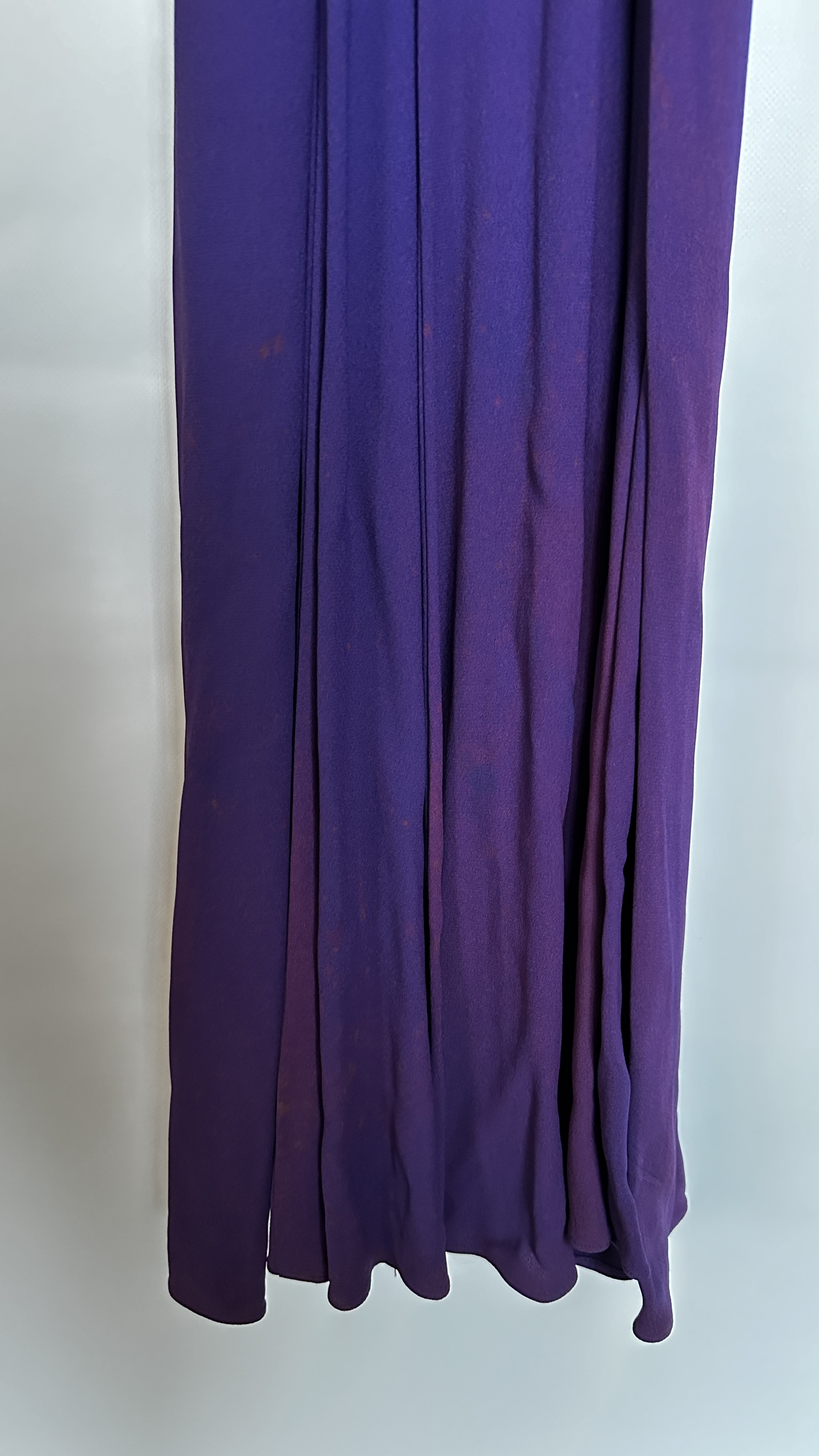 1940S PURPLE EVENING DRESS & BOLORO JACKET WITH SEQUIN DECORATION ON BODICE AND JACKET AND A 1940S - Image 28 of 37