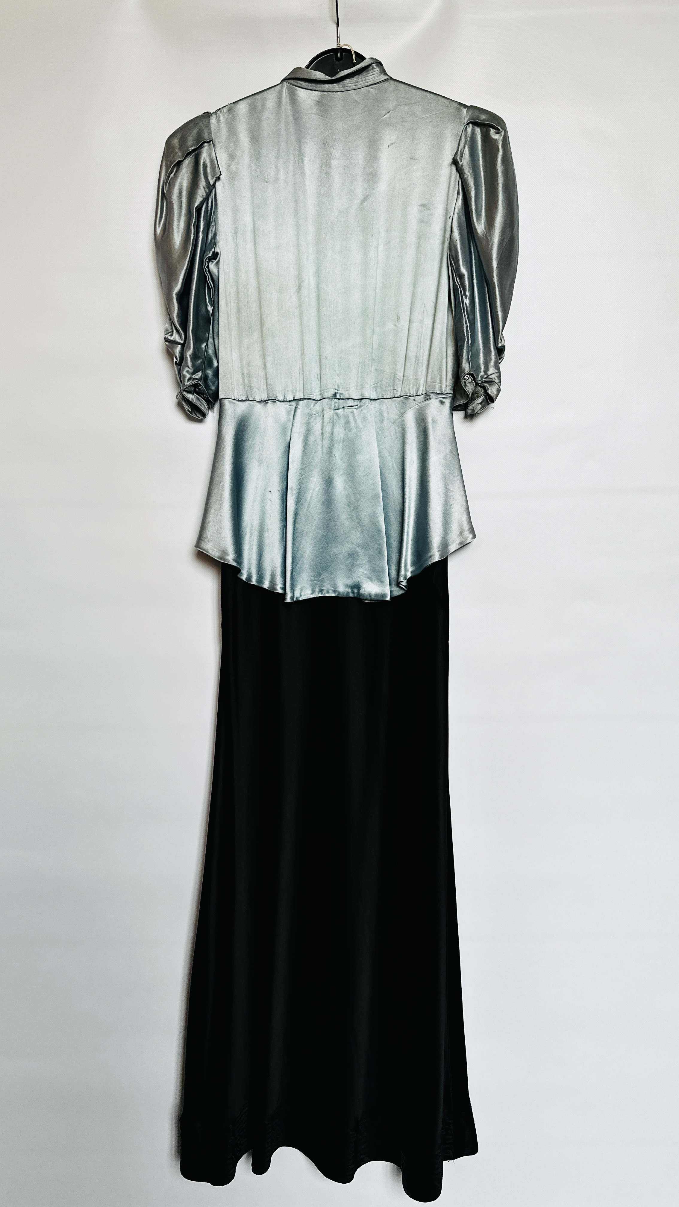 1940S BLACK SATIN CLASSIC STYLED EVENING GOWN, - Image 11 of 20