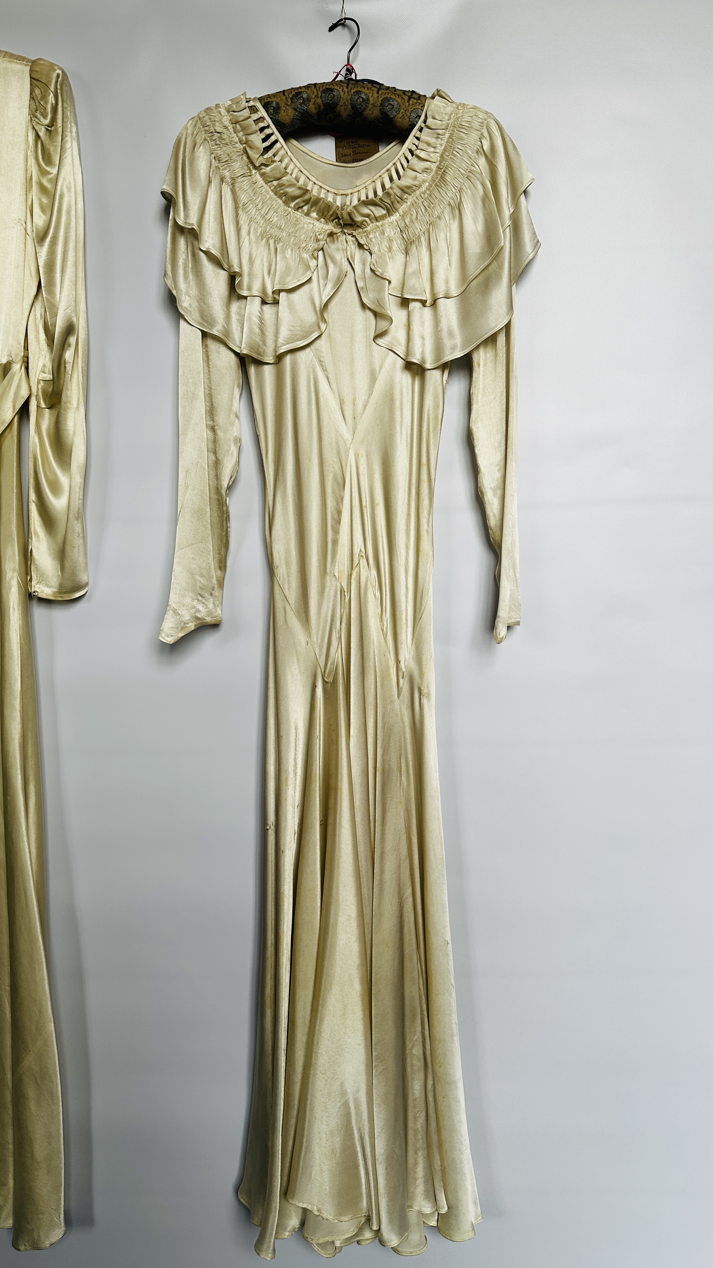 1940S CREAM SATIN GOWN, FRILLED NECKLINE, LONG SLEEVES AND A 1940S CREAM SATIN GOWN, - Image 20 of 31