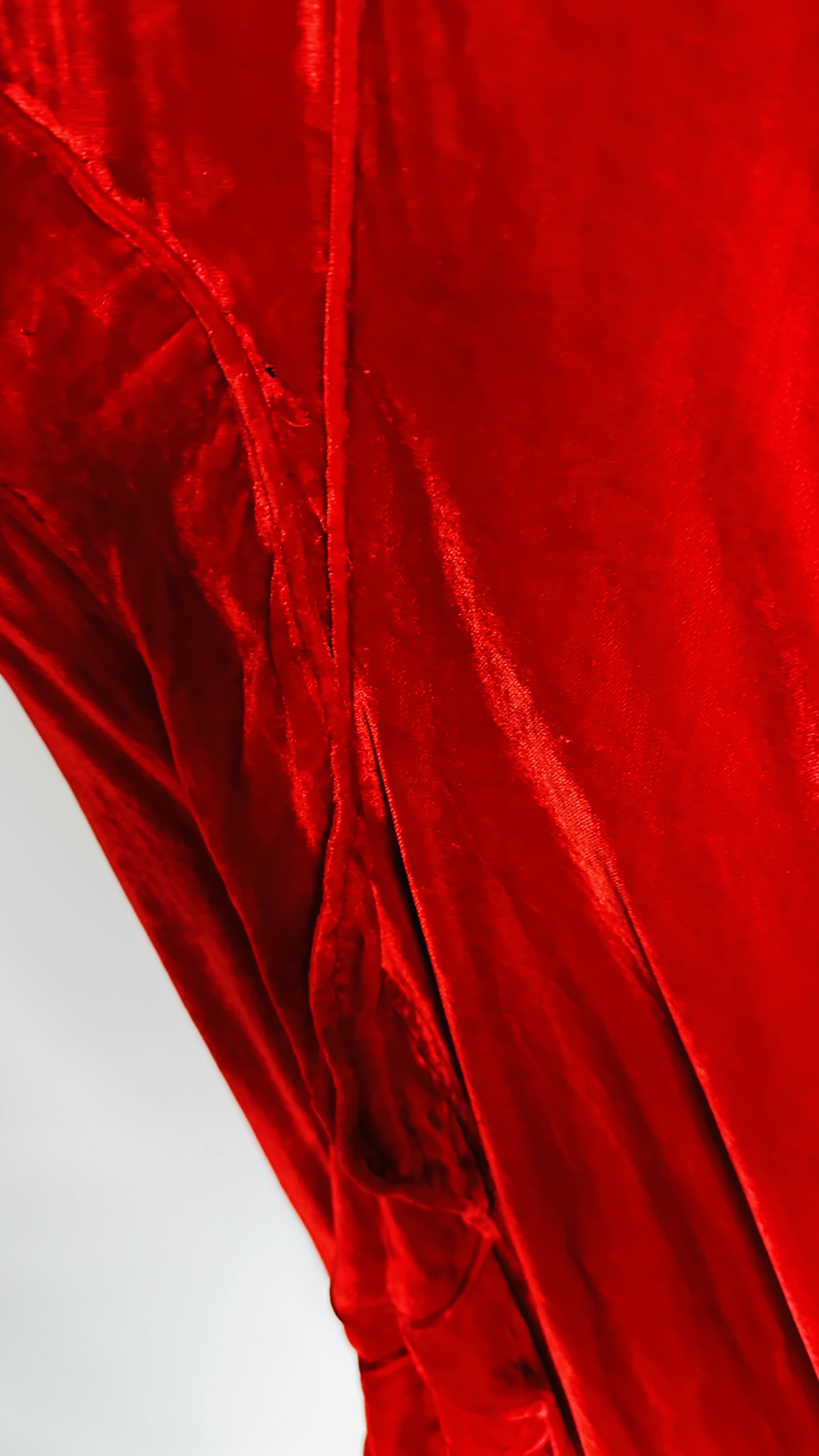 1930S RED VELVET EVENING GOWN FITTED HIPLINE, FULL CIRCULAR FRILLED HEMLINE, - Image 11 of 30