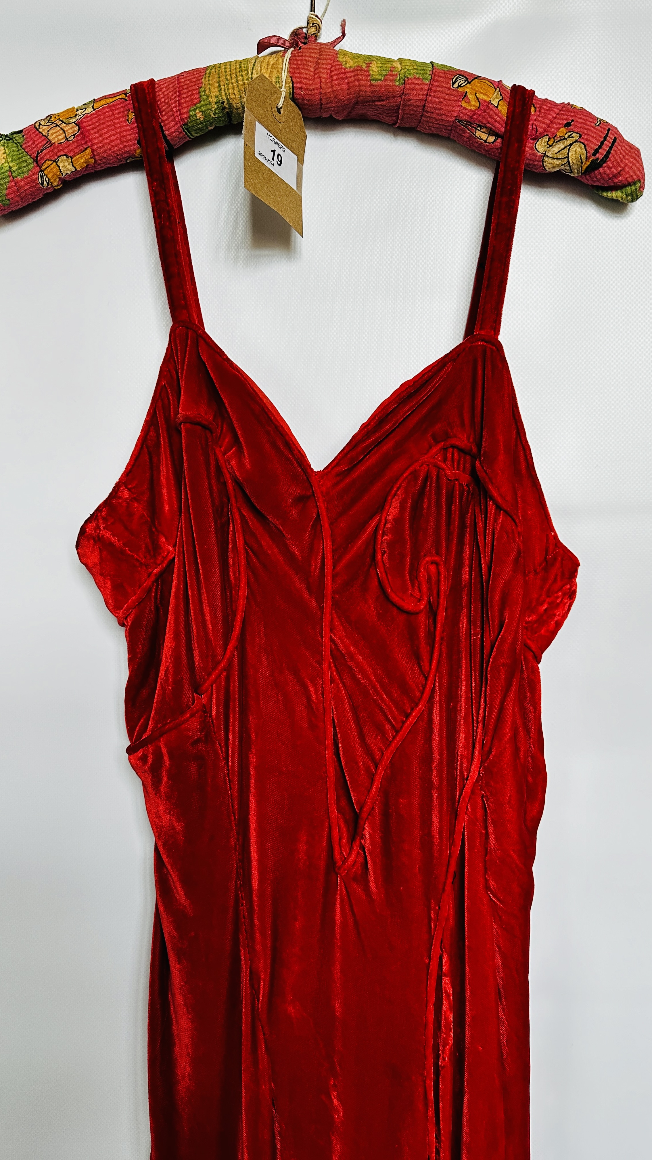 1930S RED VELVET EVENING GOWN FITTED HIPLINE, FULL CIRCULAR FRILLED HEMLINE, - Image 2 of 30