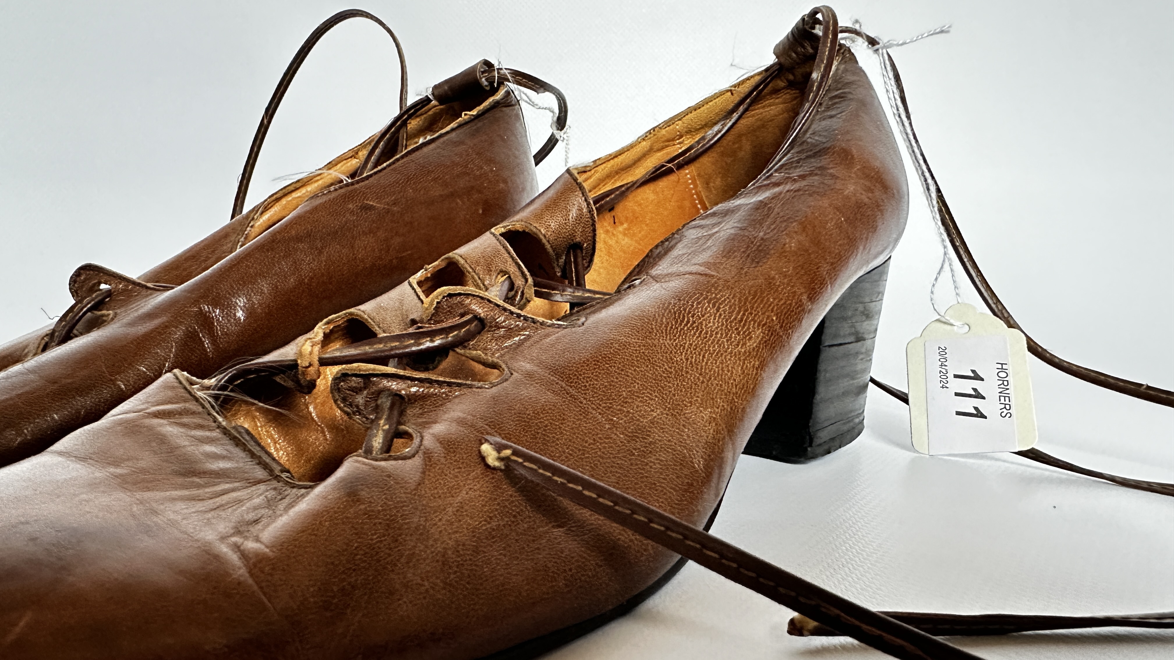 1 PAIR OF LADY'S SHOES - 'BIBA' TAN LEATHER WITH LONG LACES - A/F CONDITION, SOLD AS SEEN. - Image 5 of 14