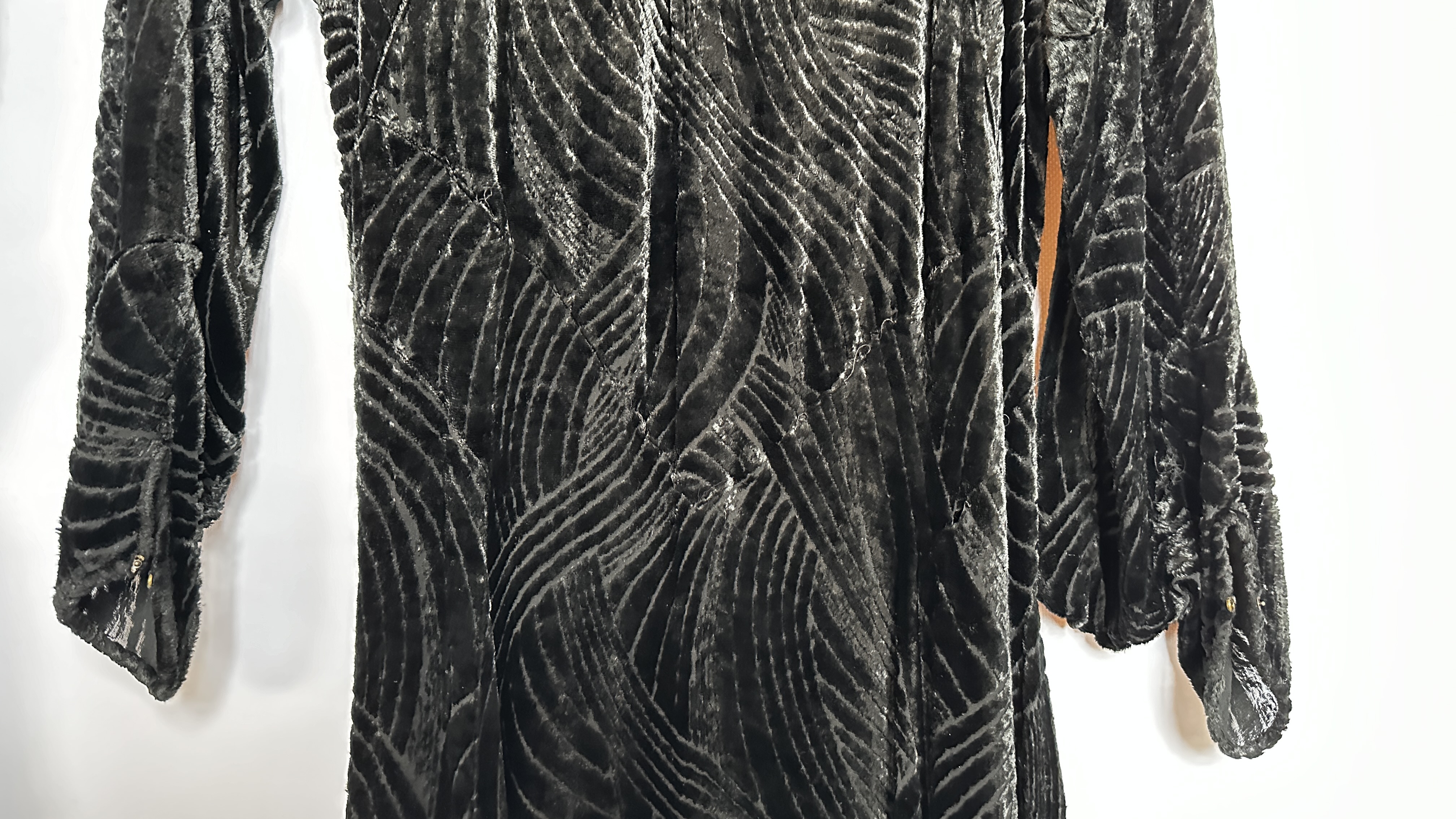 1930S BLACK SILK VELVET LONG SLEEVED GOWN, OPEN BODICE TO WAISTLINE, - Image 5 of 29