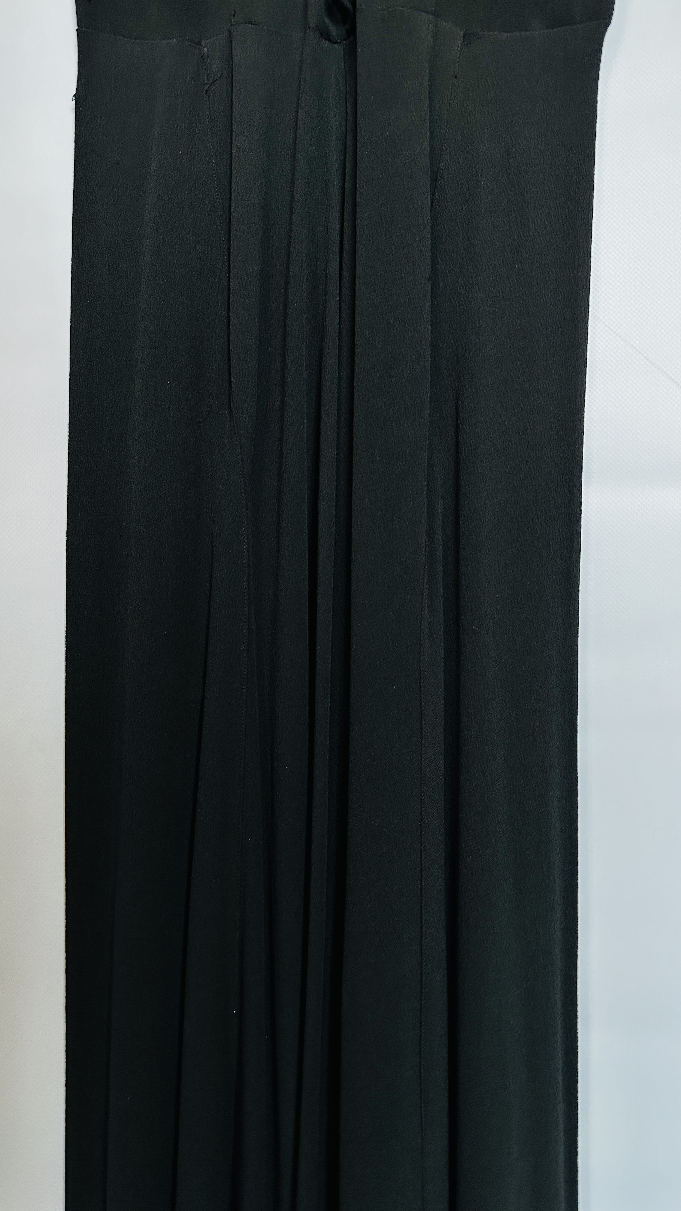 1930S BLACK HEAVY CREPE GOWN, - Image 4 of 17