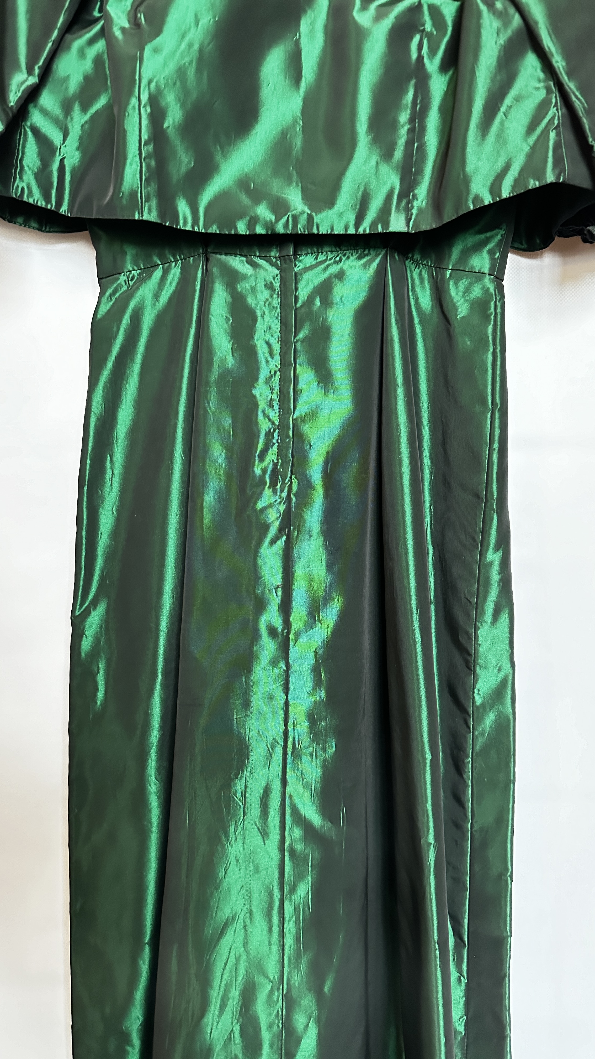 1940S GREEN SHOT TAFFETA EVENING DRESS WITH BOLERO, - Image 23 of 38