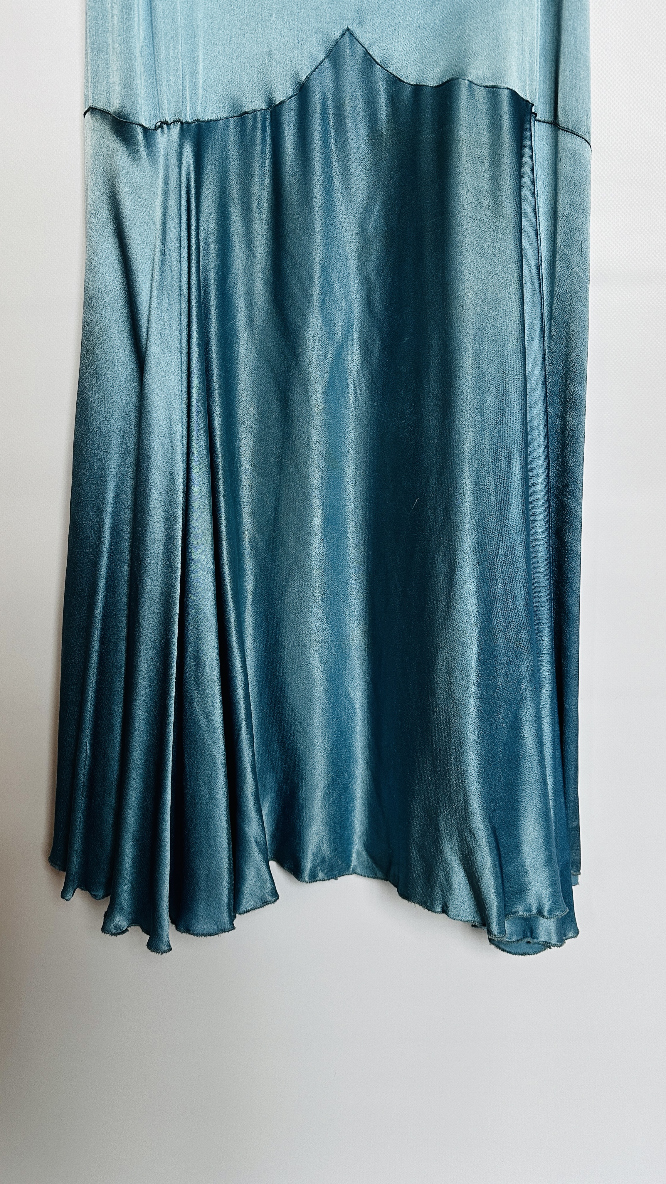 1920S BLUE SATIN EVENING GOWN, FRILLED NECKLINE & SLEEVES, - Image 13 of 15