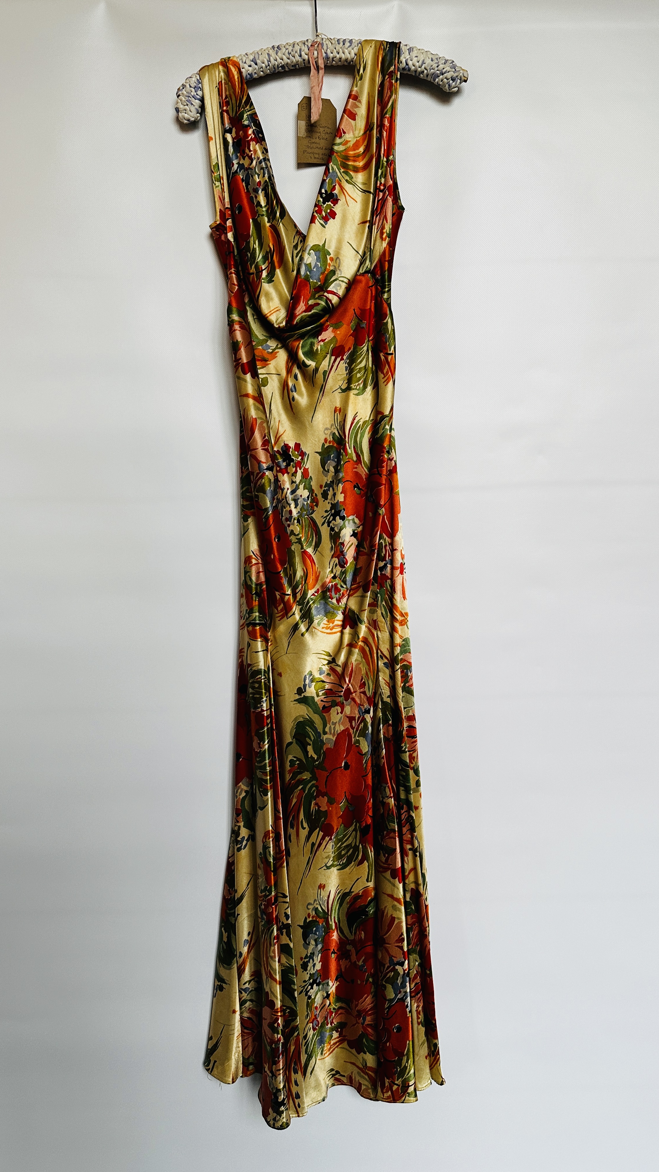 1930S CREAM & RED SATIN EVENING GOWN WITH CORAL/BLUE/GREEN FLOWERED DESIGN, - Image 13 of 18