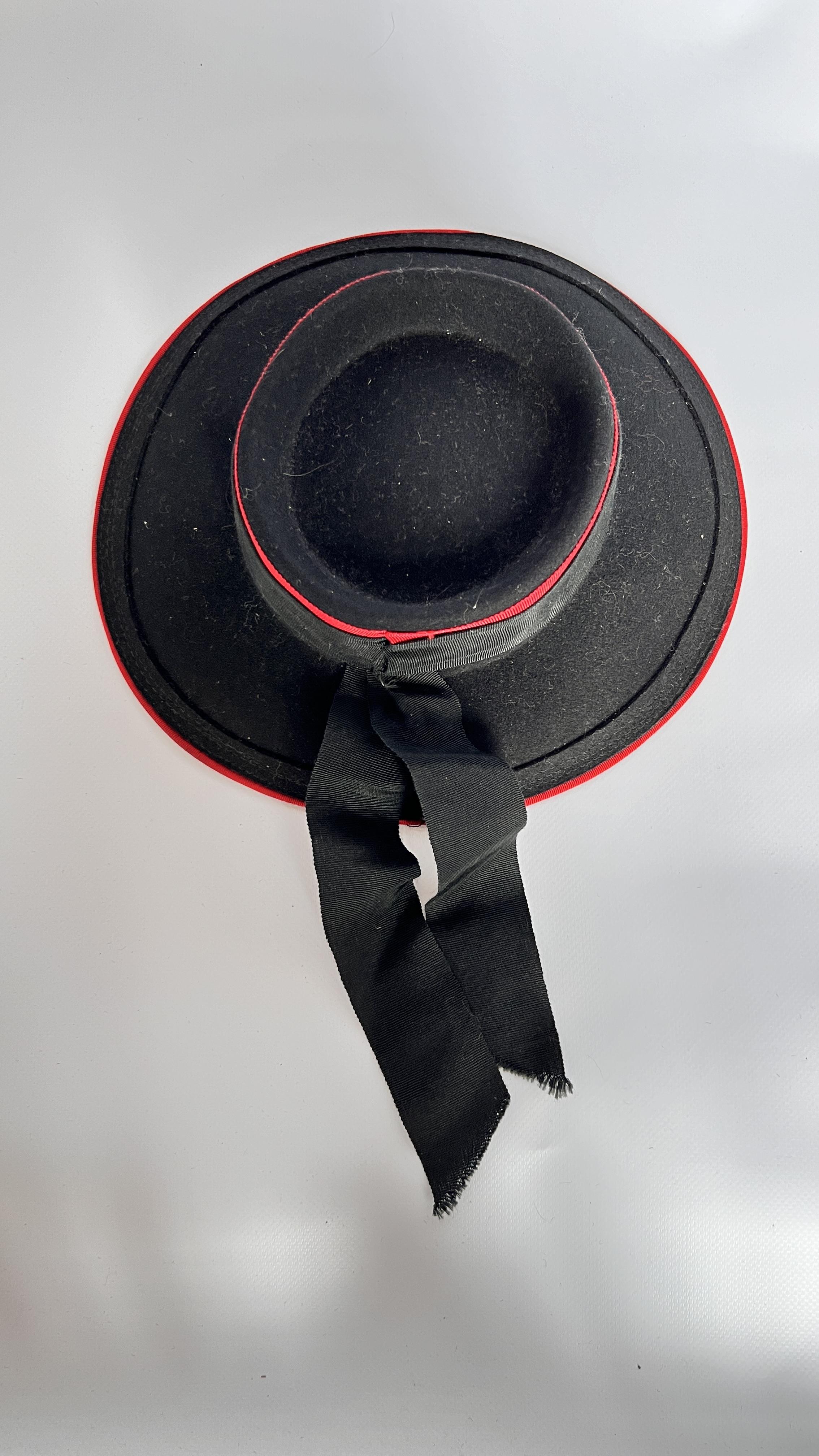 2 HAT BOXES CONTAINING 6 1940S HATS, 1 GREY FELT WITH VEIL (BADLY DAMAGED), - Image 10 of 28