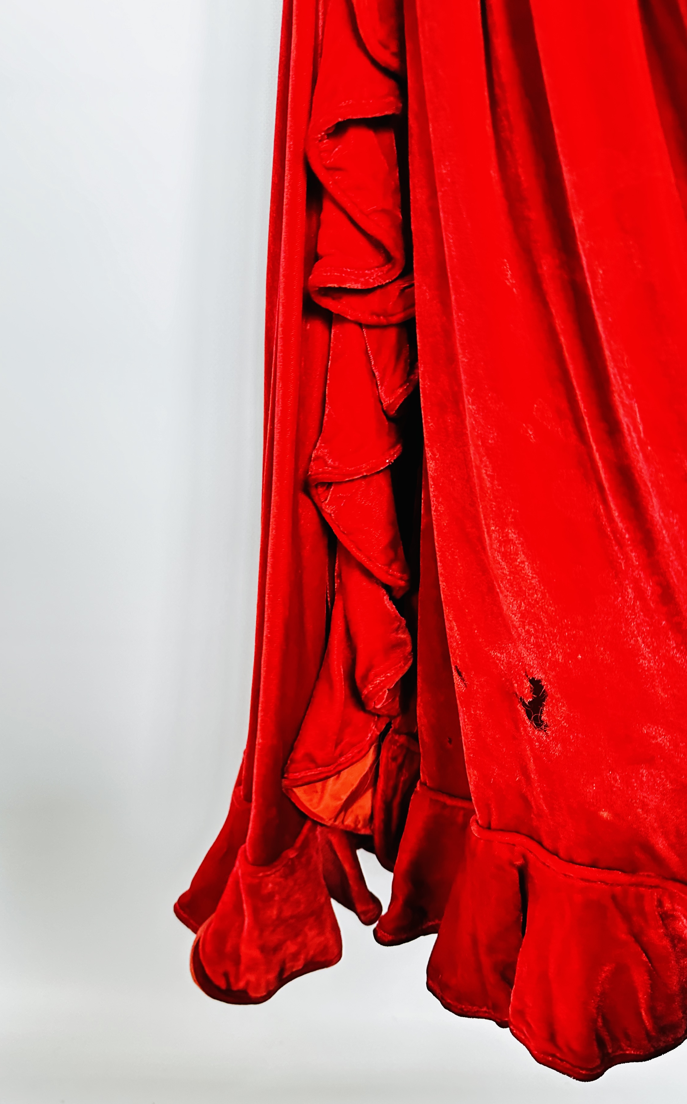 1930S RED VELVET EVENING GOWN FITTED HIPLINE, FULL CIRCULAR FRILLED HEMLINE, - Image 25 of 30