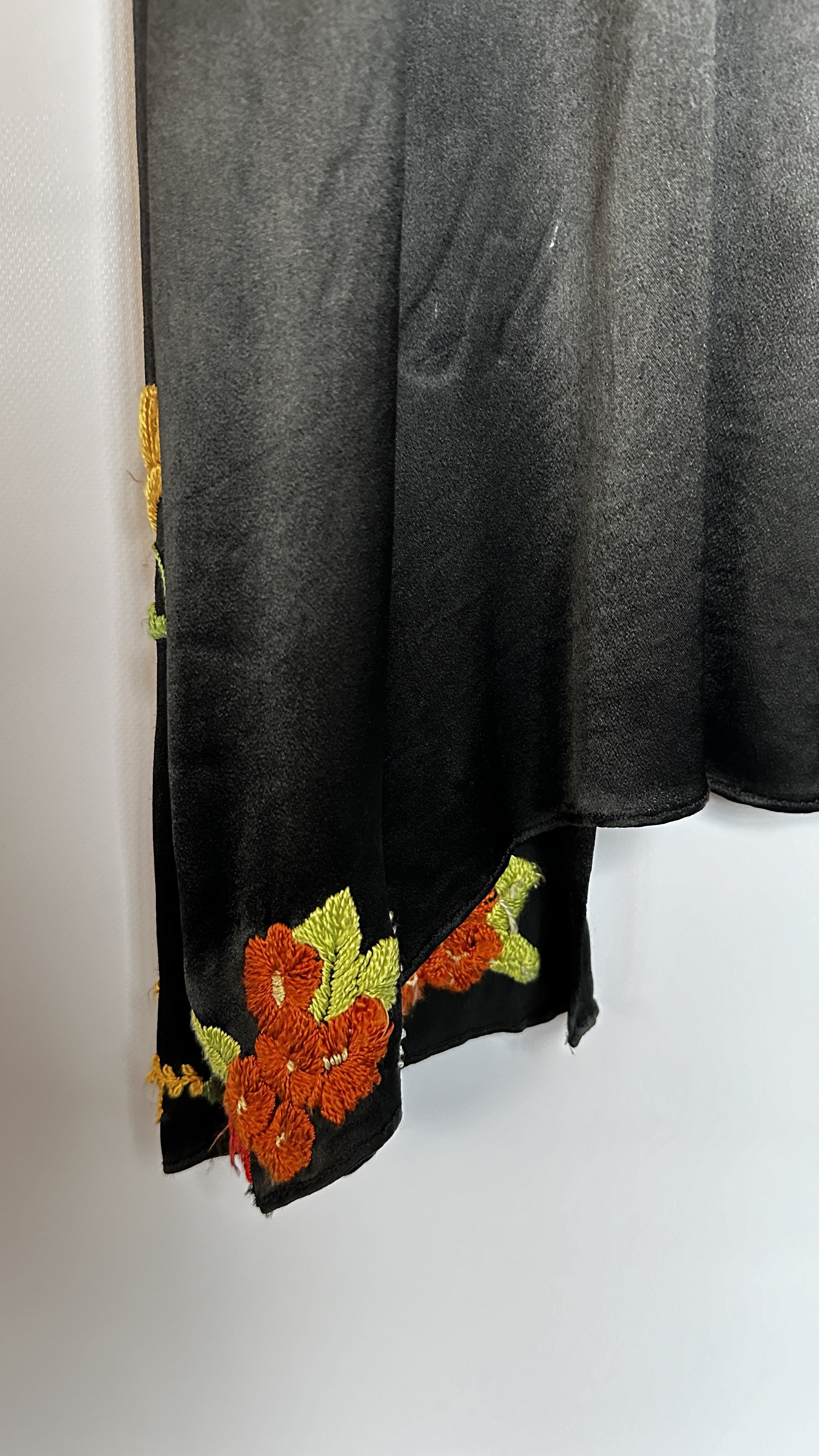 1920S BLACK SATIN ¾ LENGTH COAT WITH NASTURTIUM EMBROIDERY TO SLEEVES AND HEMLINE - A/F CONDITION, - Image 14 of 15