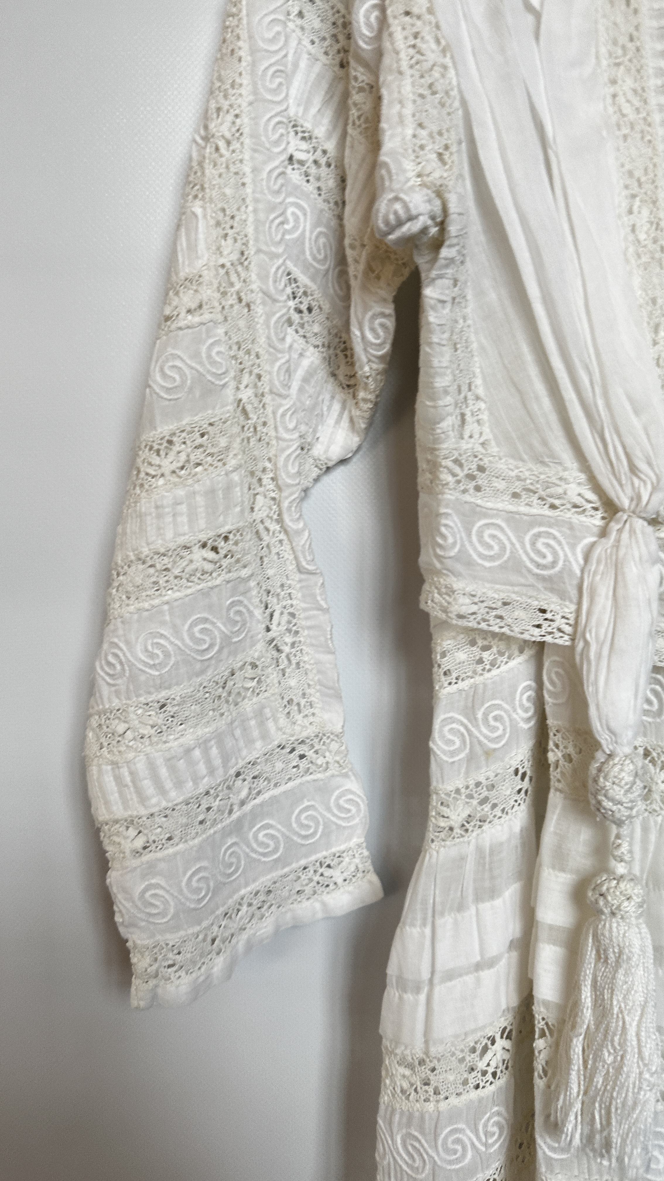 EDWARDIAN WHITE BRODERIES ANGLAISE 2 PIECE, LACE INSERTS AND SILK EMBROIDERED, TASSELS ON BODICE, - Image 10 of 20