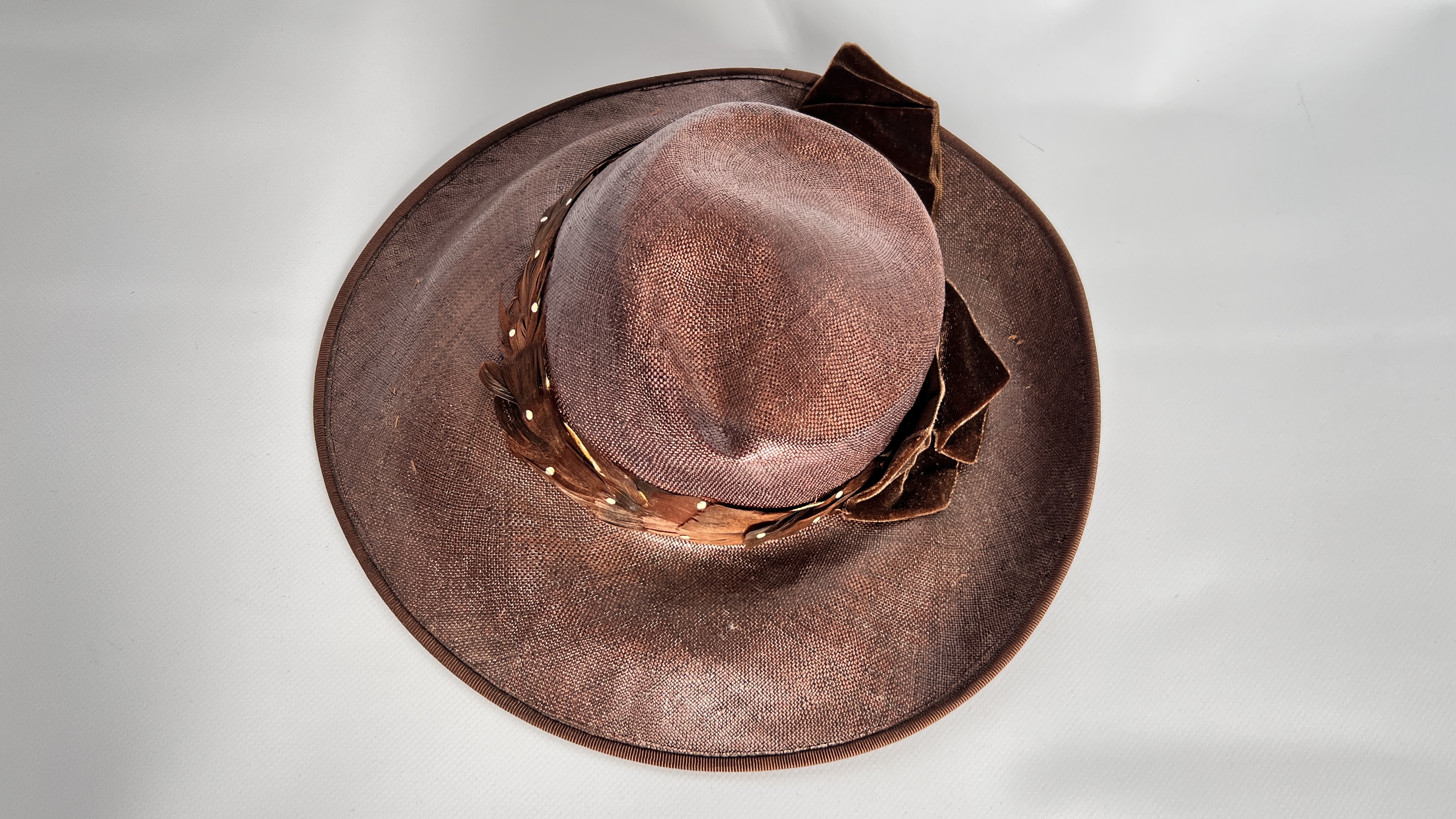 5 1940/50S HATS, 1 MULTI COLOURED FEATHER, 1LILAC/GREY STRAW (FADED) WITH FLOWERS, 1 BROWN STRAW, - Image 2 of 27