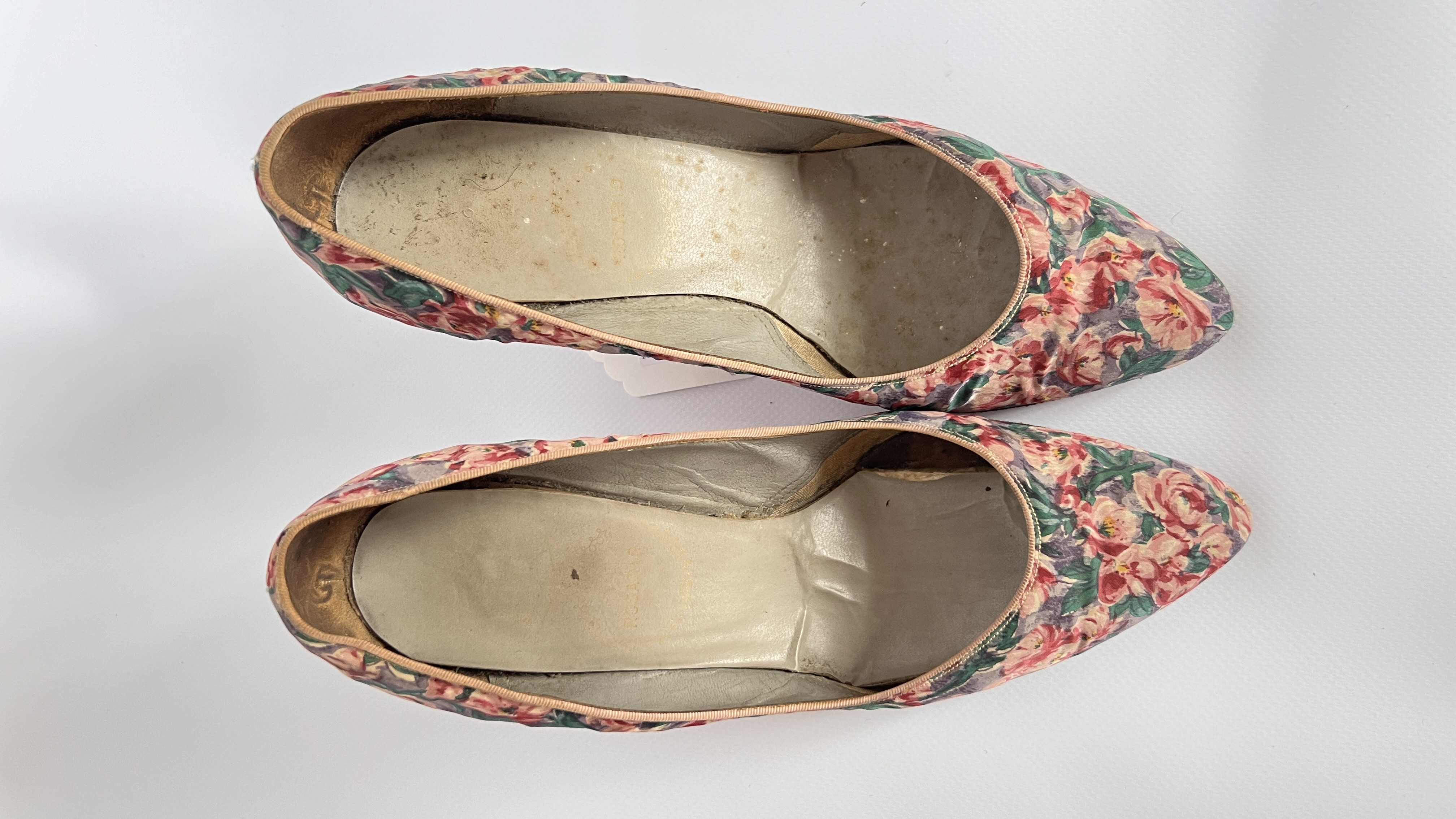 3 PAIRS OF 1950S LADY’S SHOES - ONE PAIR BEING FLORAL, - Image 4 of 8