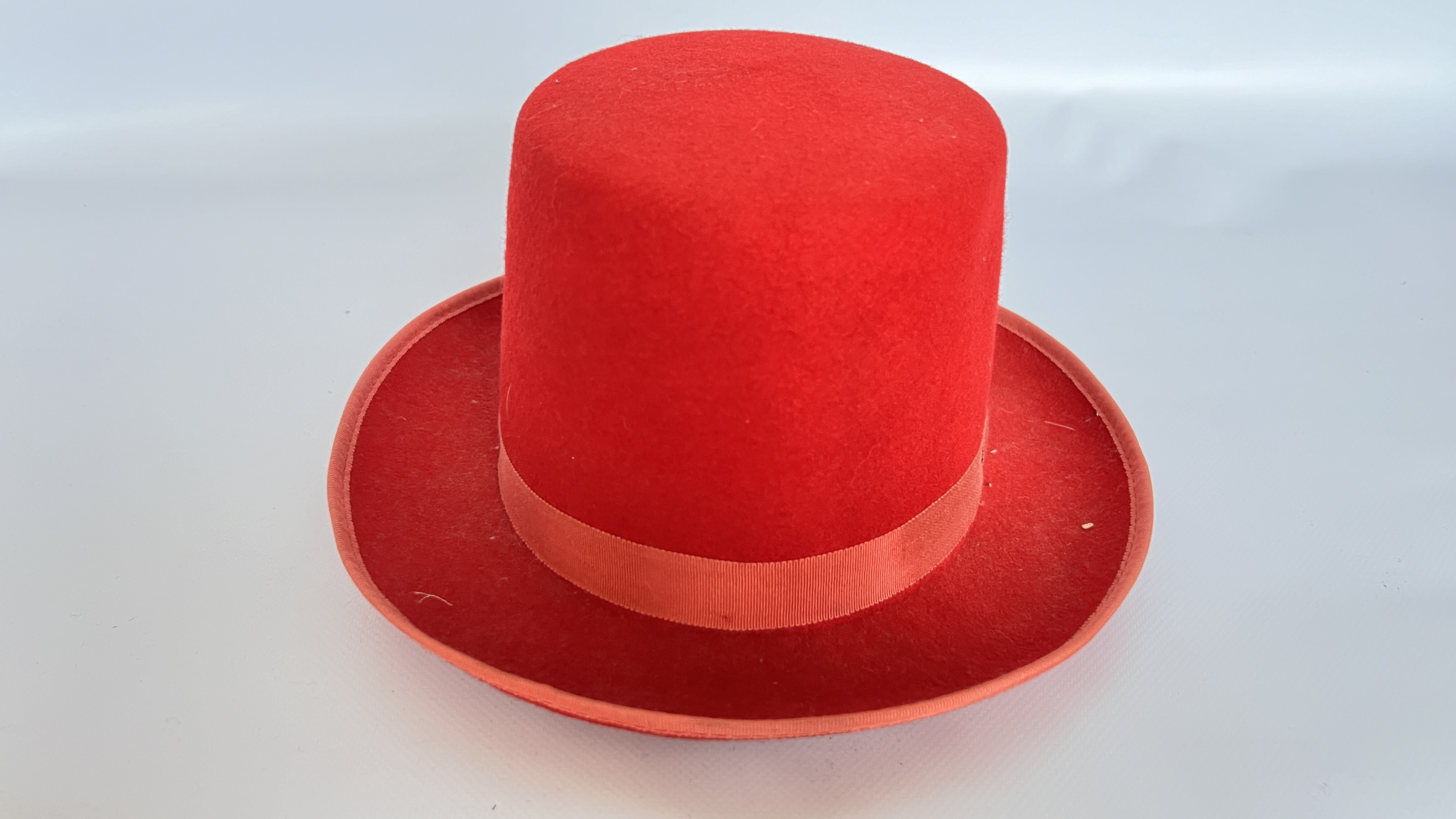 13 1940/50S HATS, 1 MORRIS ANGEL & SON LTD PURPLE TOP HAT (SOME DAMAGE), - Image 36 of 64