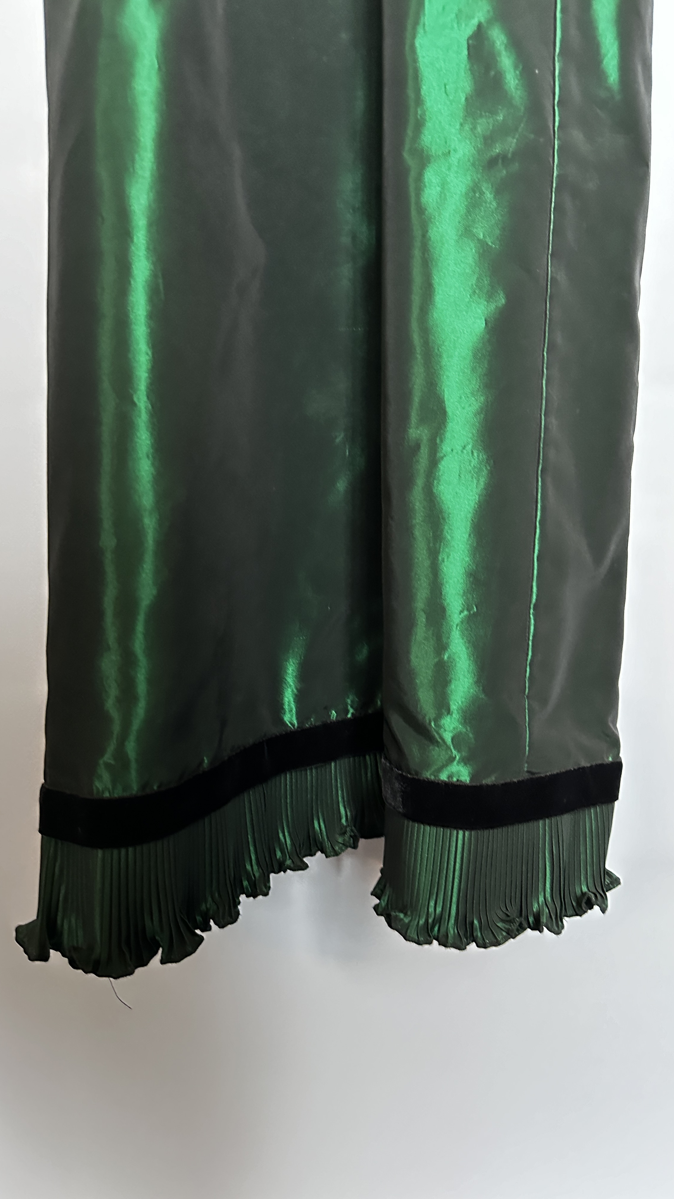 1940S GREEN SHOT TAFFETA EVENING DRESS WITH BOLERO, - Image 19 of 38