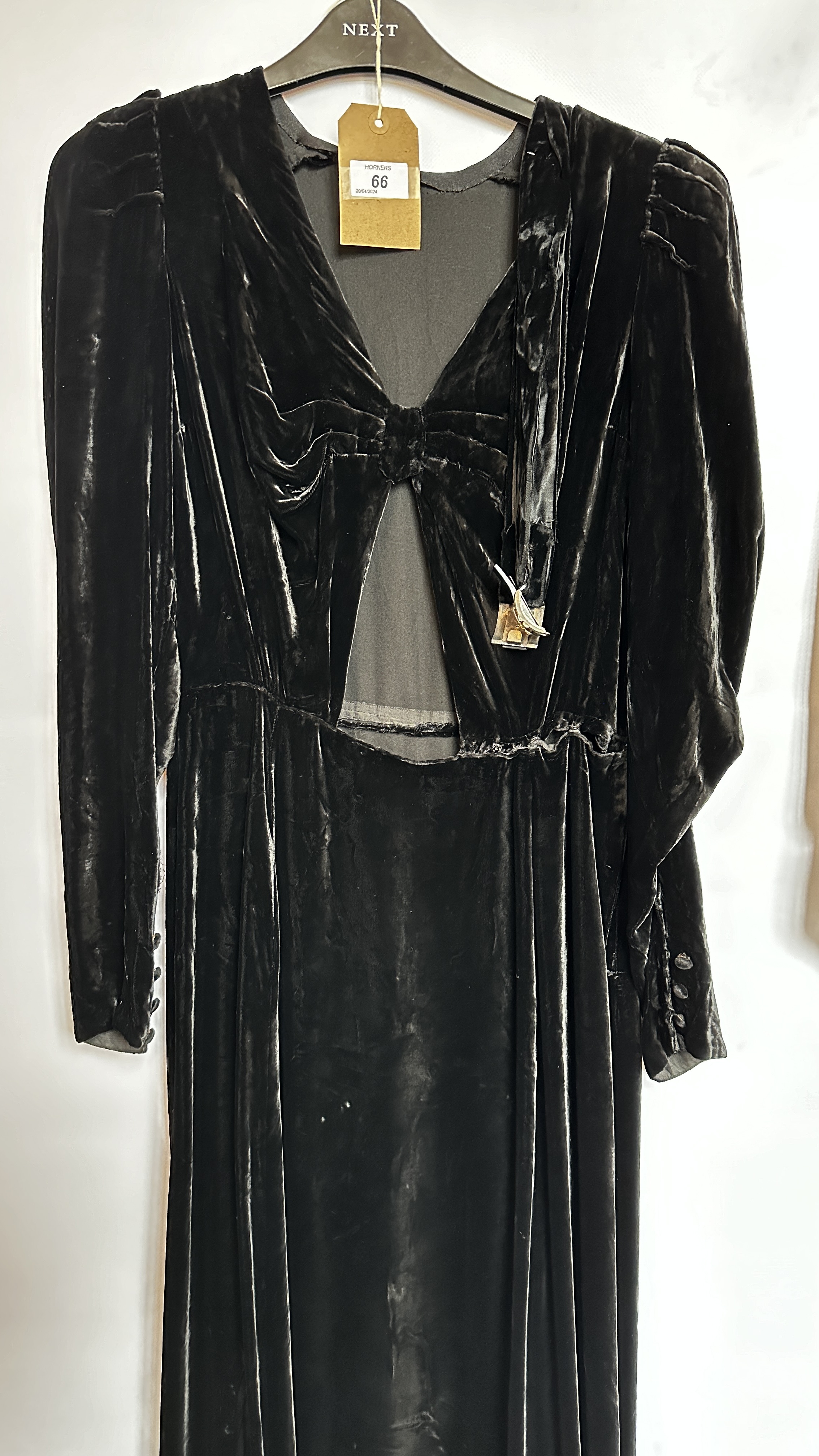 1930S BLACK SILK VELVET LONG SLEEVED GOWN, OPEN BODICE TO WAISTLINE, - Image 10 of 29