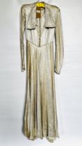 1940S SILVER BROCADE WEDDING DRESS, LONG TRAIN, COLLAR & BUTTON BODICE - A/F CONDITION,