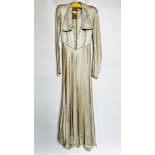 1940S SILVER BROCADE WEDDING DRESS, LONG TRAIN, COLLAR & BUTTON BODICE - A/F CONDITION,