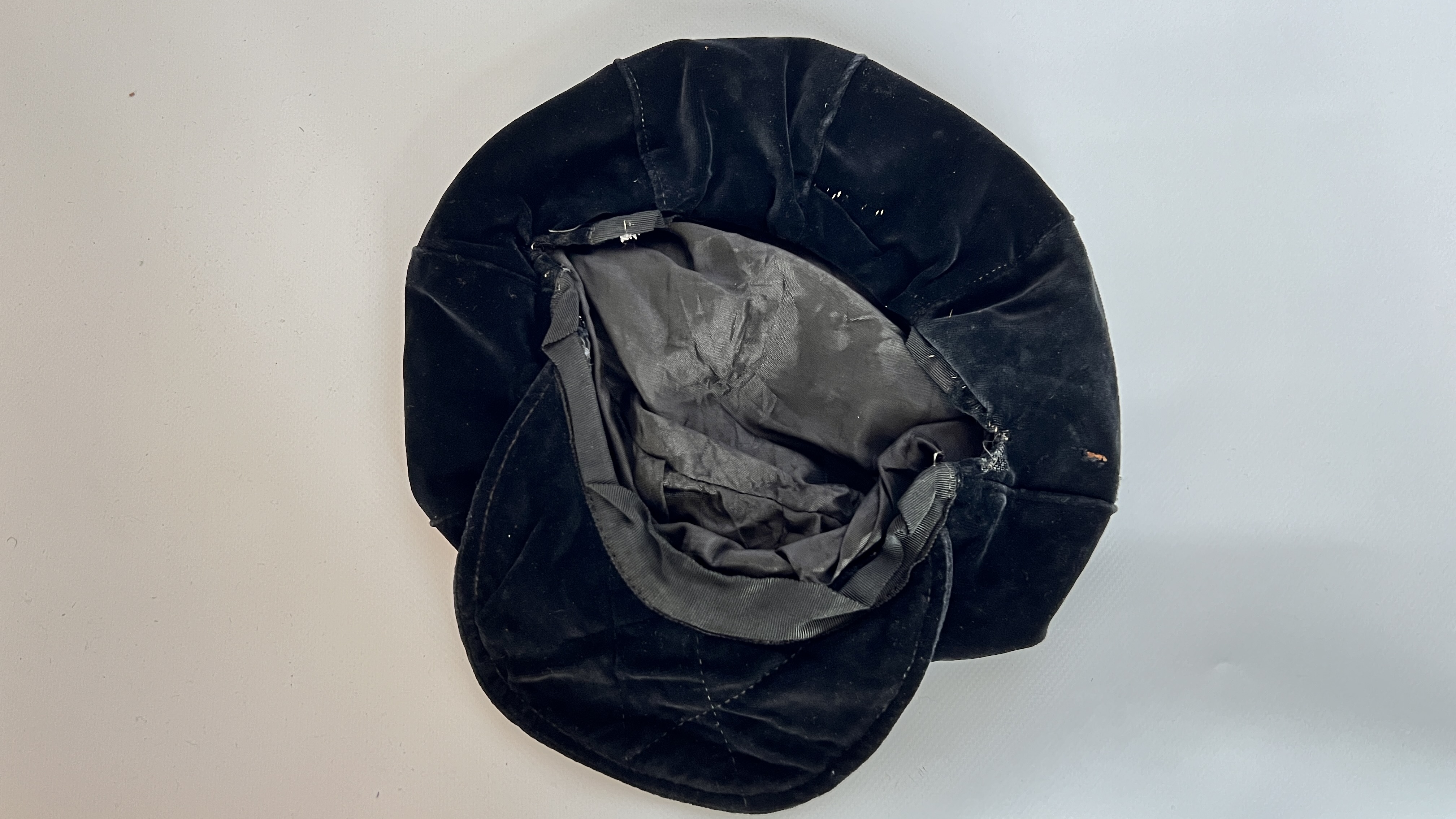 13 1940/50S HATS, 1 MORRIS ANGEL & SON LTD PURPLE TOP HAT (SOME DAMAGE), - Image 51 of 64
