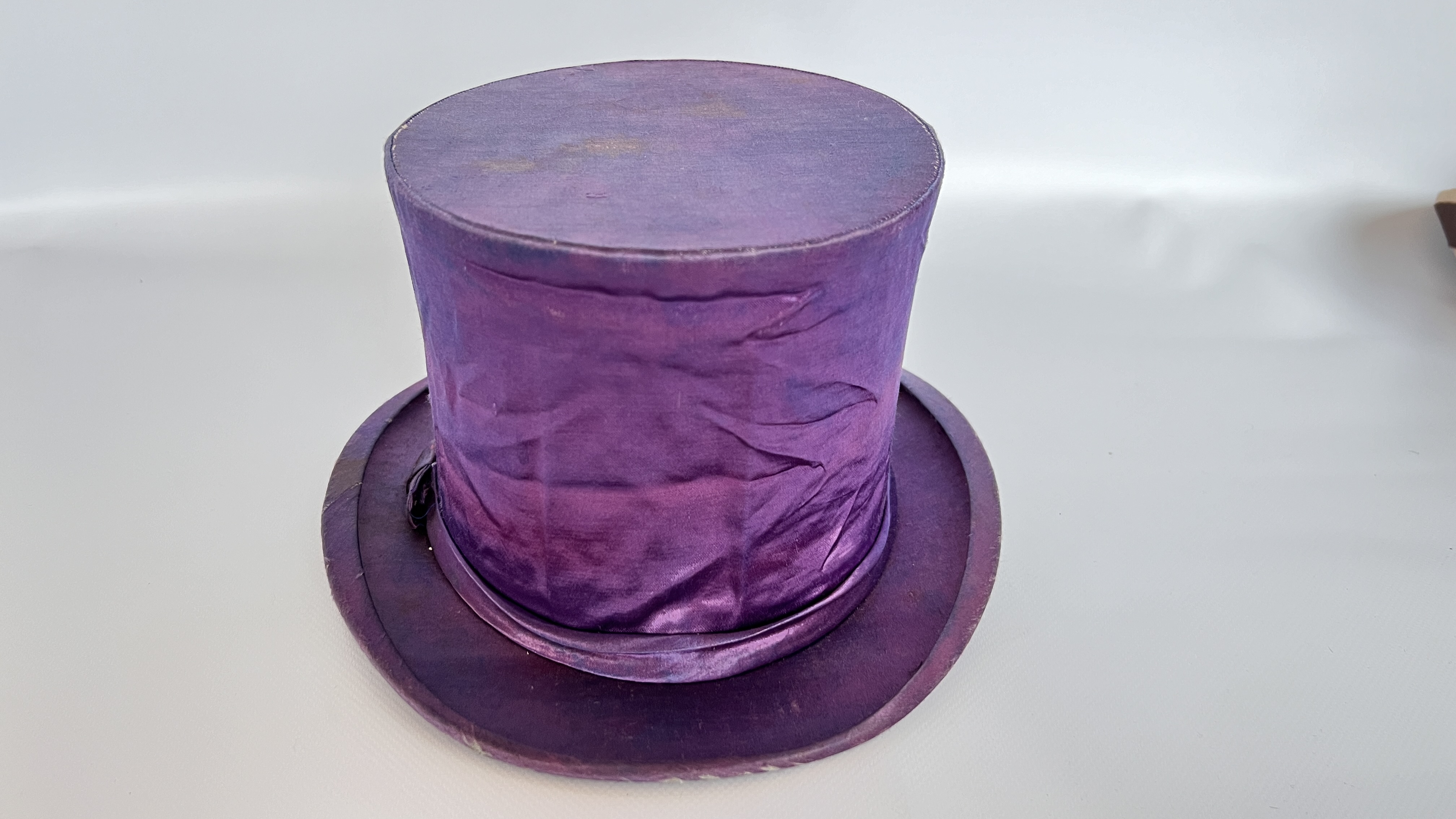 13 1940/50S HATS, 1 MORRIS ANGEL & SON LTD PURPLE TOP HAT (SOME DAMAGE), - Image 3 of 64