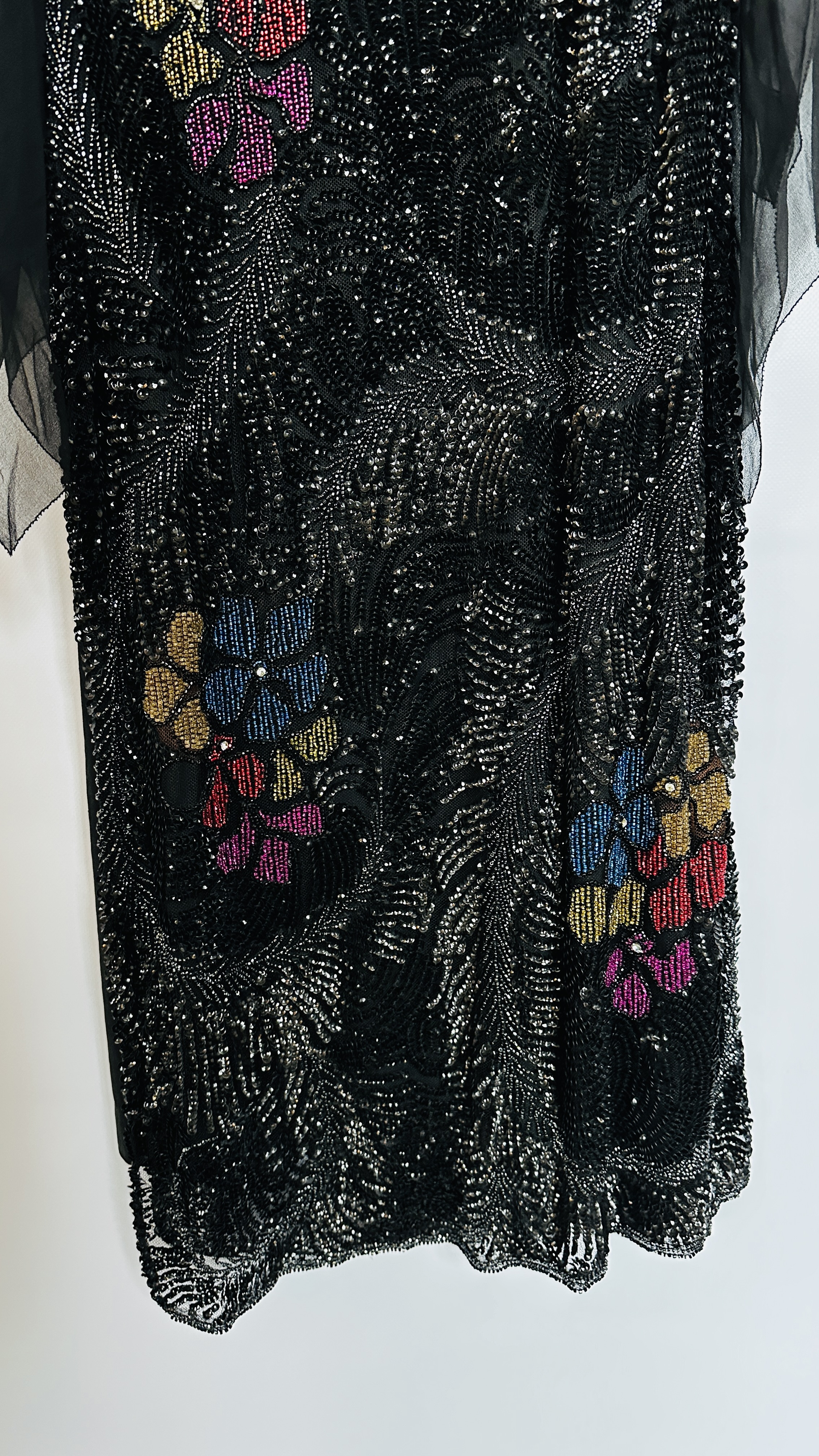 1920S BLACK BEAD & SEQUINNED FLAPPER DRESS WITH UNDER SLIP, RED/BLUE/GREEN FLOWER DESIGN BEAD WORK, - Image 4 of 18