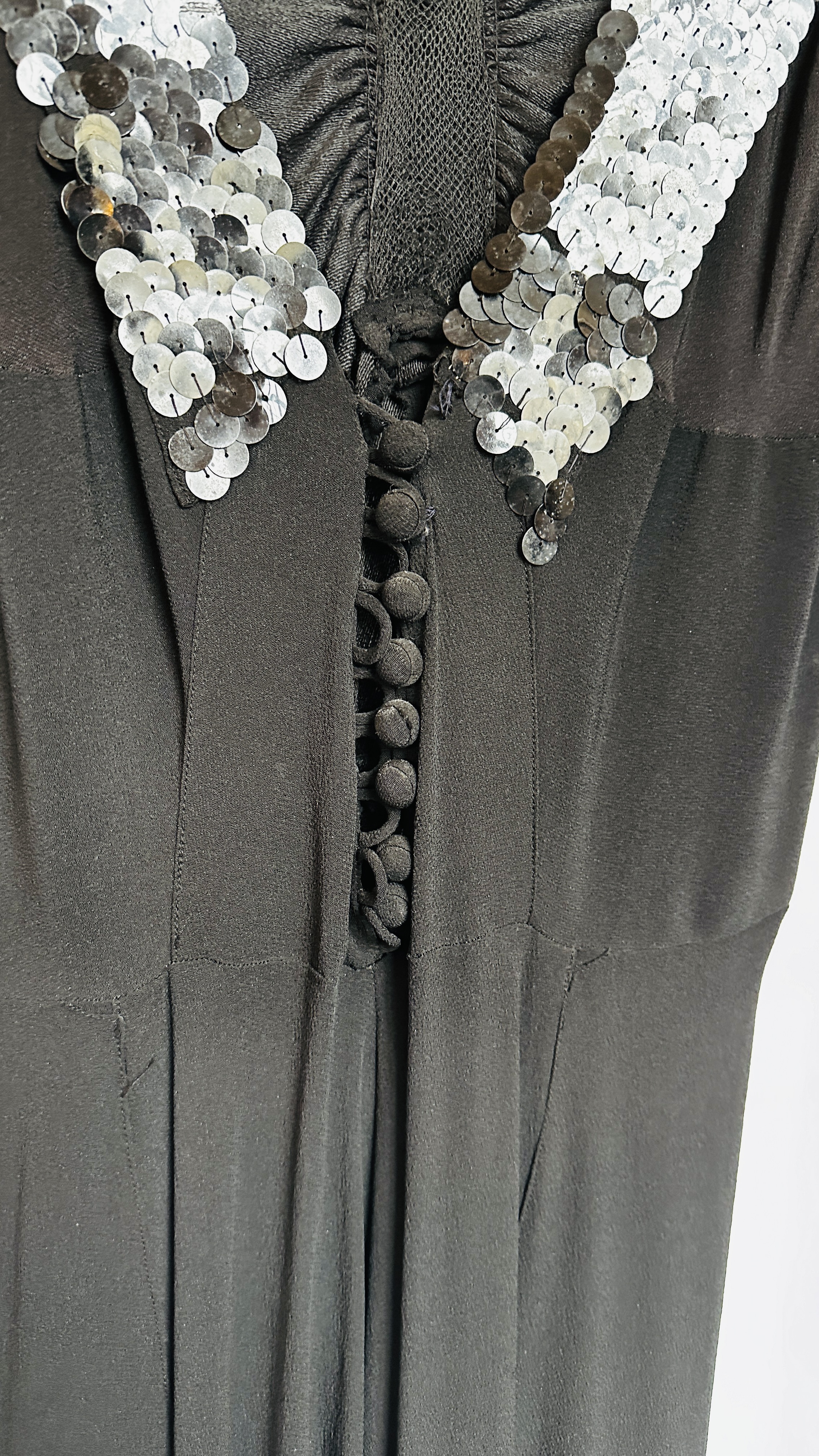 1930S BLACK HEAVY CREPE GOWN, - Image 9 of 17