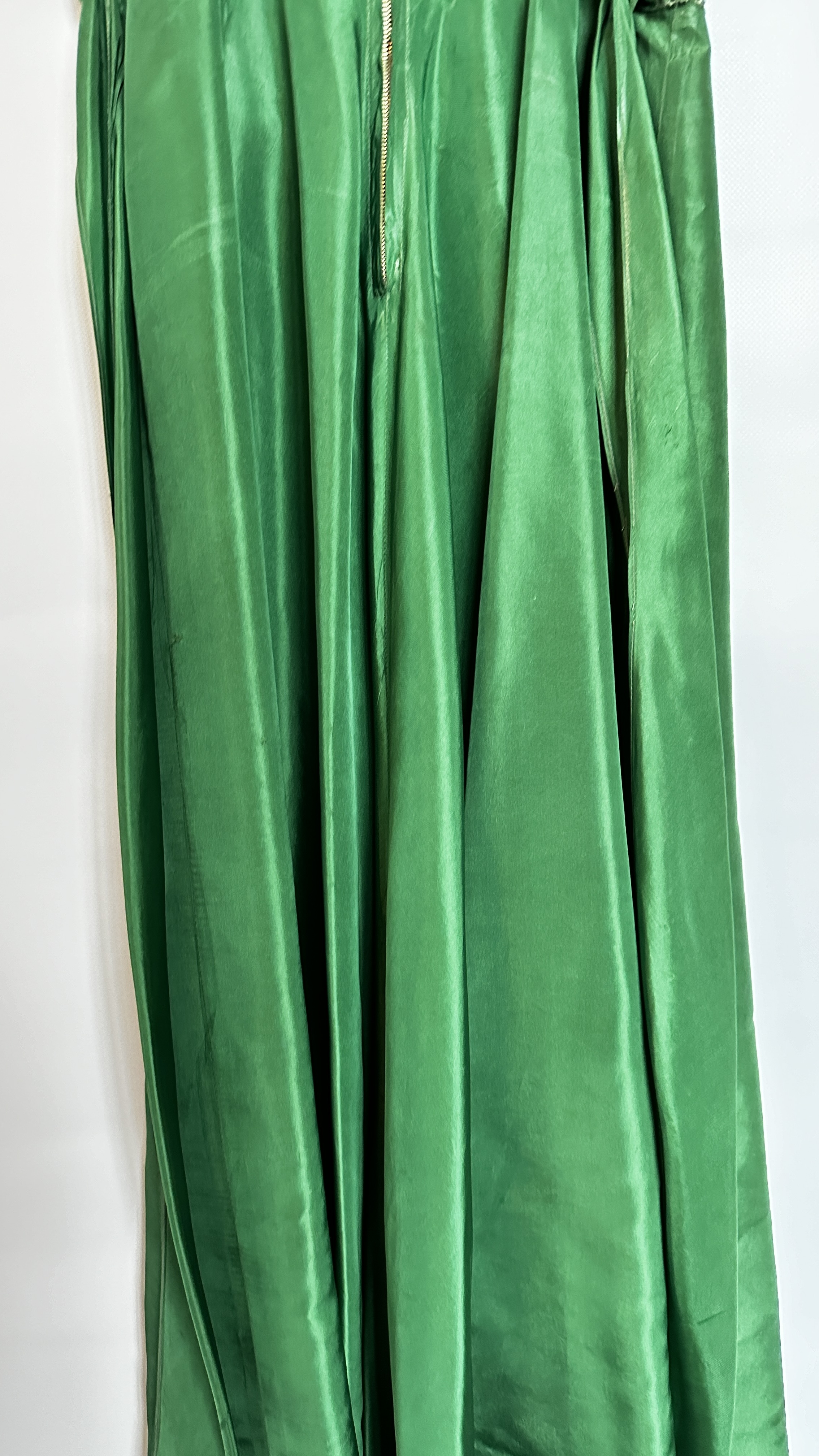 1940S GREEN SHOT TAFFETA EVENING DRESS WITH BOLERO, - Image 31 of 38