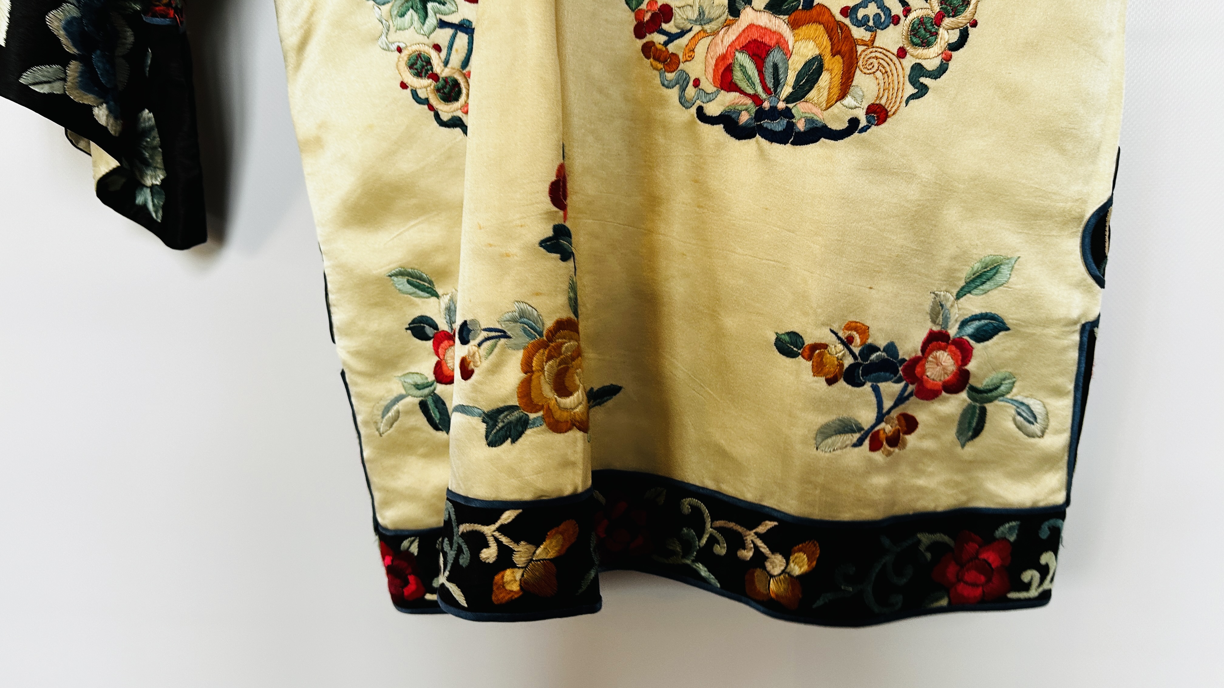 1920S CREAM SATIN CHINESE PYJAMAS, HEAVILY EMBROIDERED WITH FLOWERS, BLACK EMBROIDERED AT NECKLINE, - Image 32 of 36