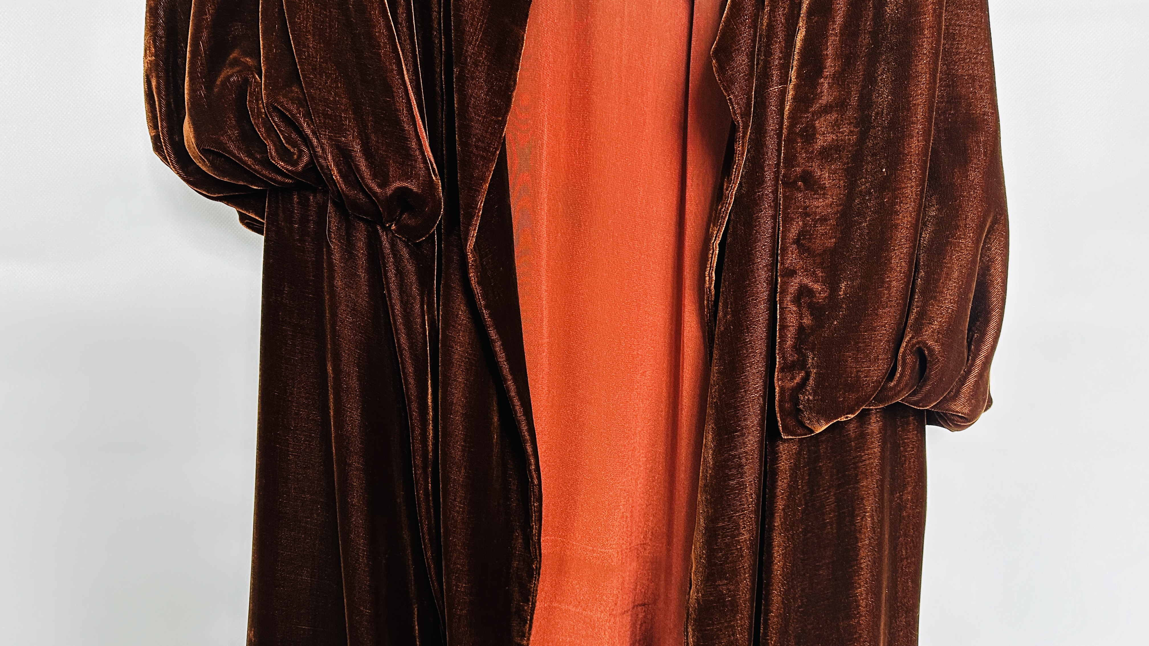 1920S BROWN VELVET LONG CAPE, BUTTONED ON COLLAR, PUFF SLEEVES - A/F CONDITION, SOLD AS SEEN. - Image 4 of 18