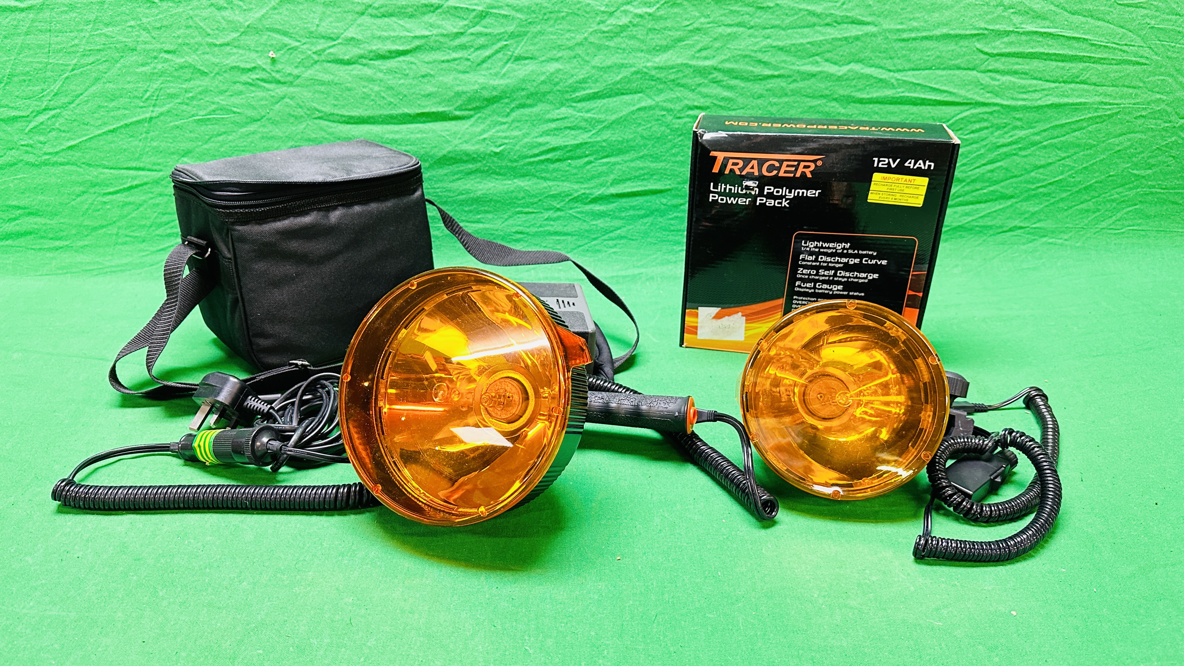 2 X TRACER LAMP LIGHTS WITH ORANGE FILTER COMPLETE WITH BOXED TRACER 12V 4AH BATTERY PACK AND