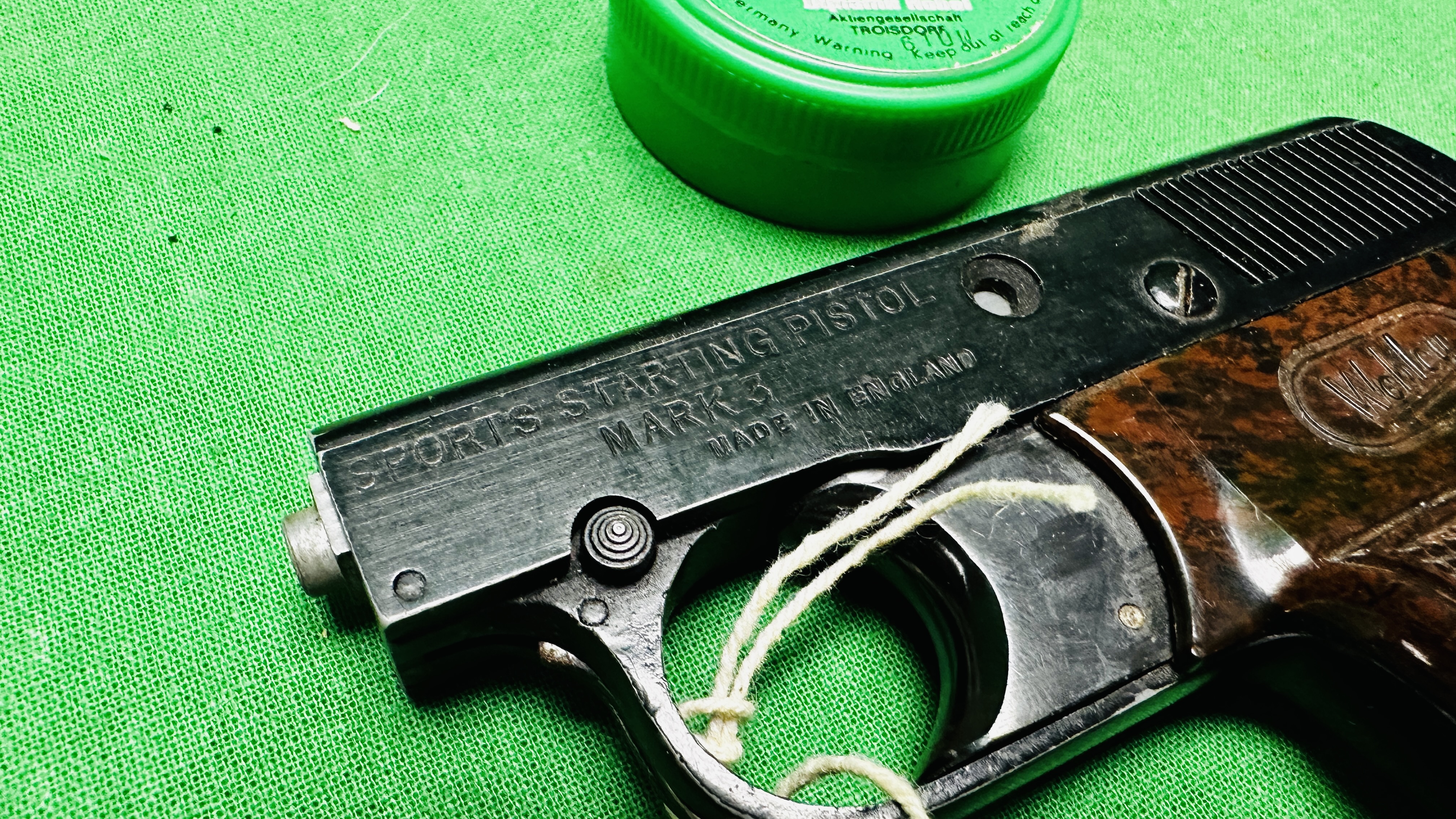 A VINTAGE WEBLEY SPORTS STARTING PISTOL MK3 WITH 6MM BLANKS - (ALL GUNS TO BE INSPECTED AND - Image 3 of 7