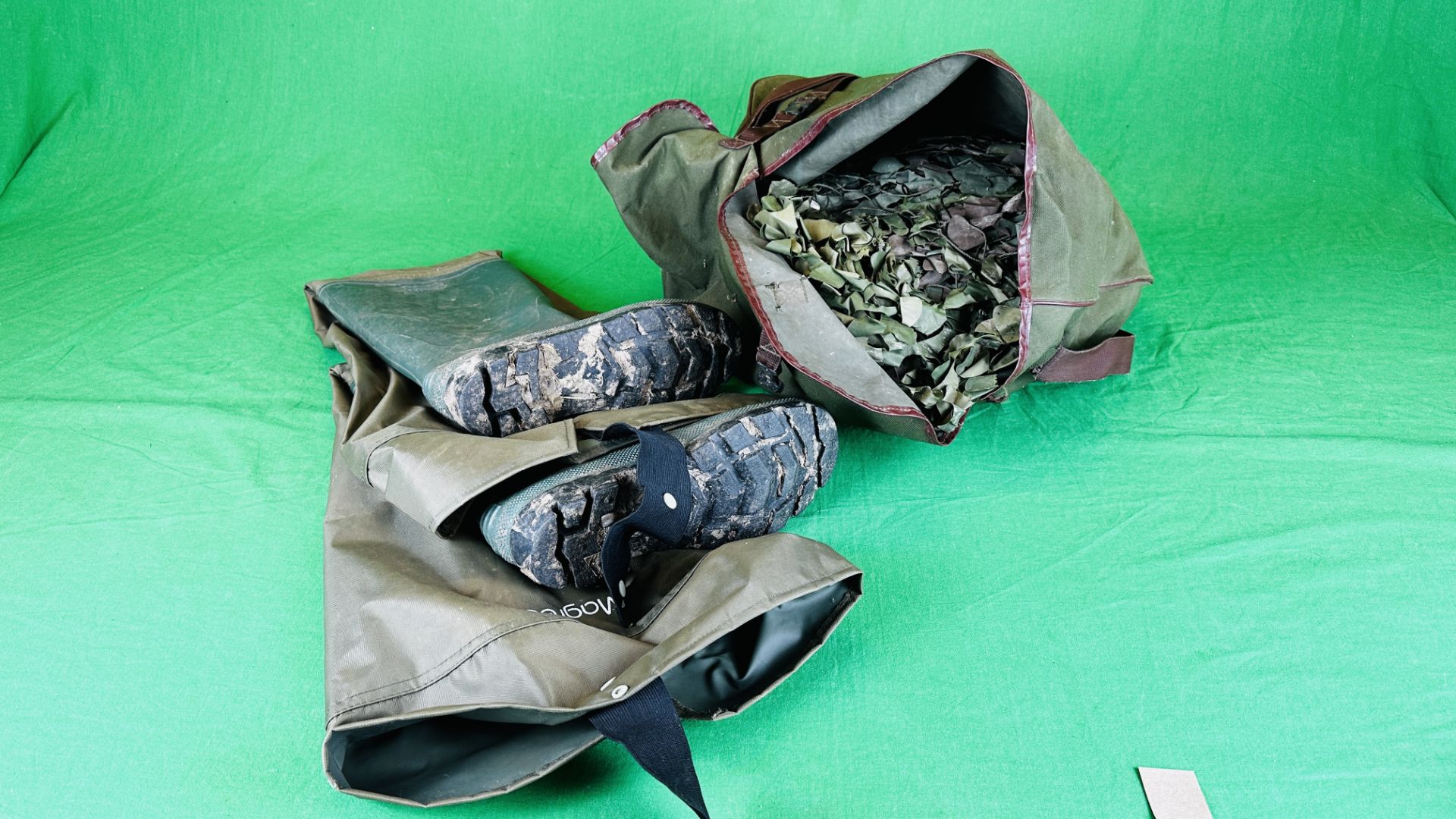 SIZE 11 WADERS PLUS GREEN CANVAS BAG AND CAMO NET.