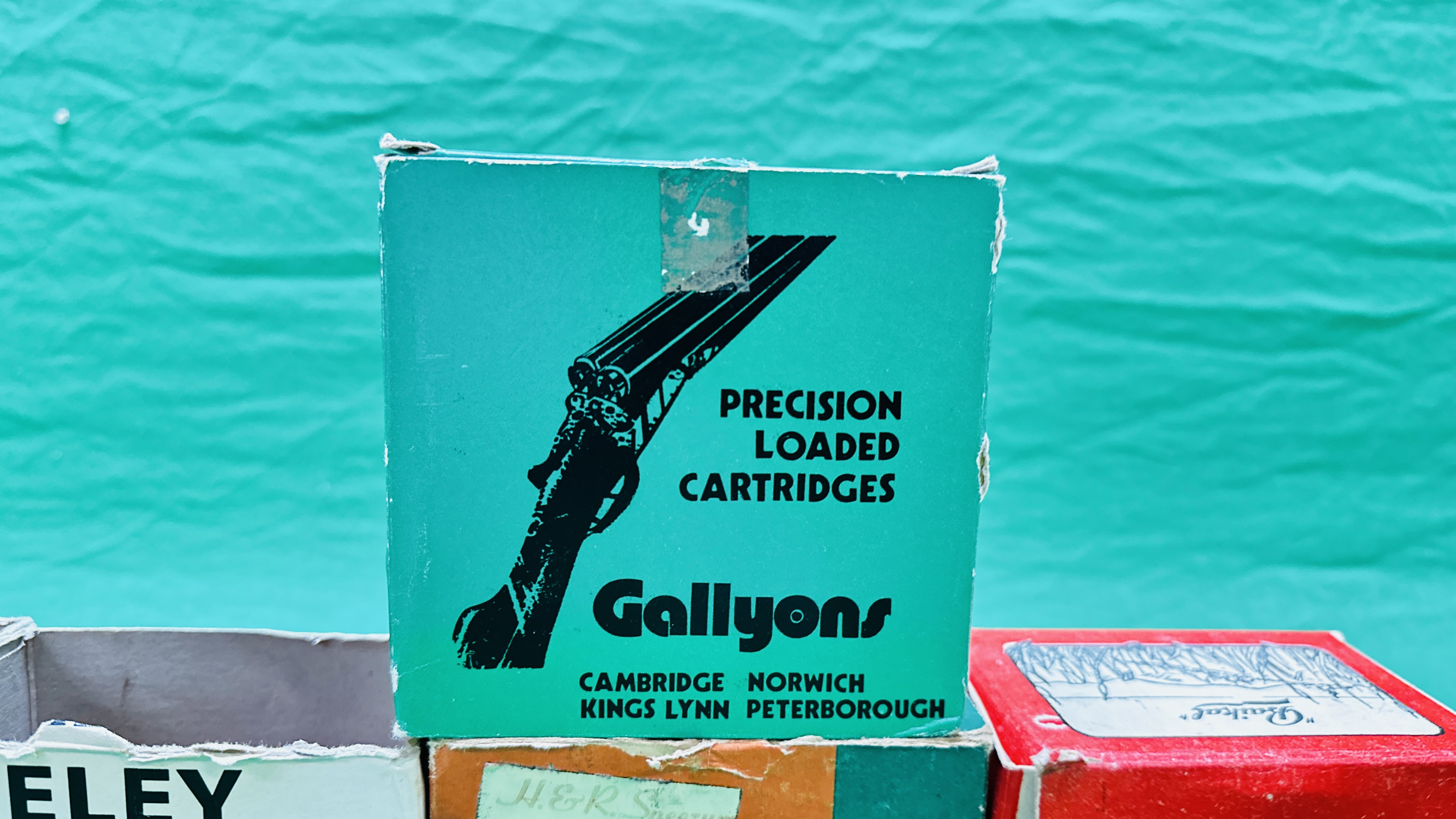 128 X MIXED 12 GAUGE CARTRIDGES INCLUDING COLLECTORS THREE CROWNS, HULL CARTRIDGE, GALLYONS, - Bild 2 aus 7