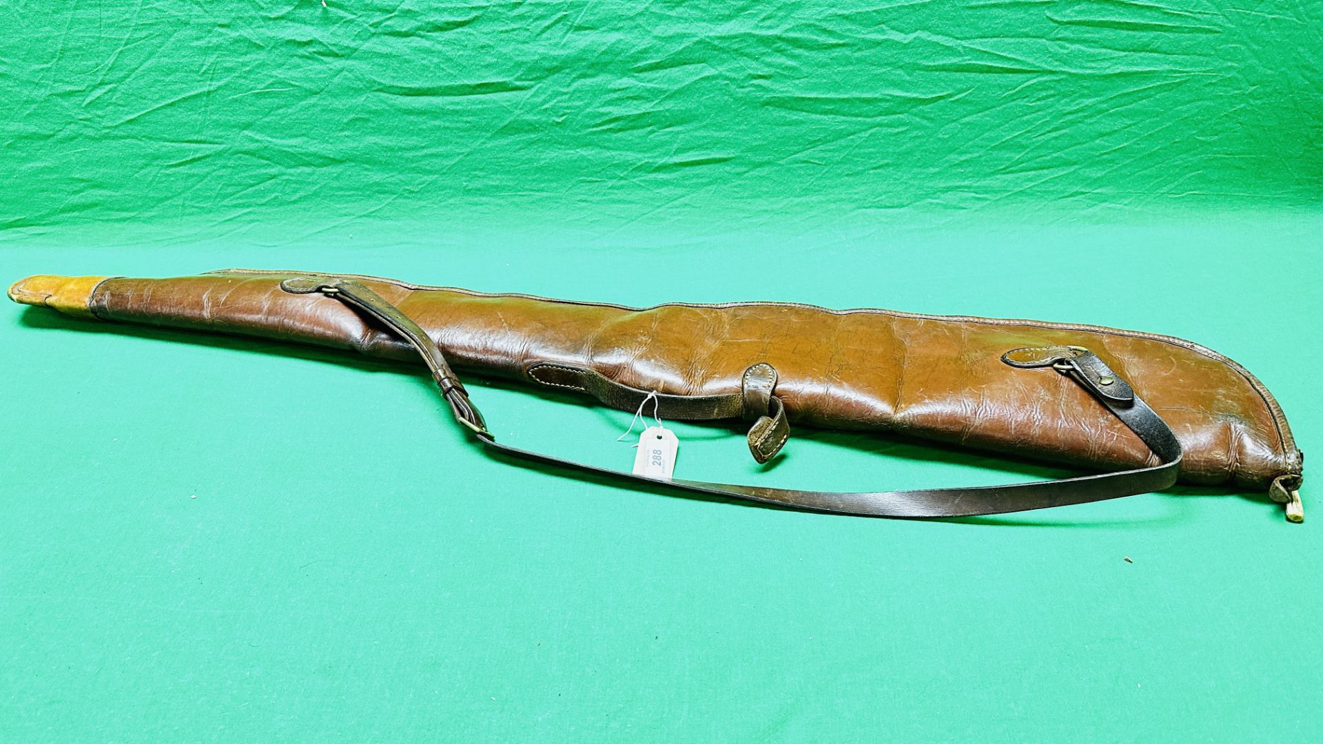 A GOOD QUALITY LEATHER AND SHEEP SKIN LINED GUN SLIP