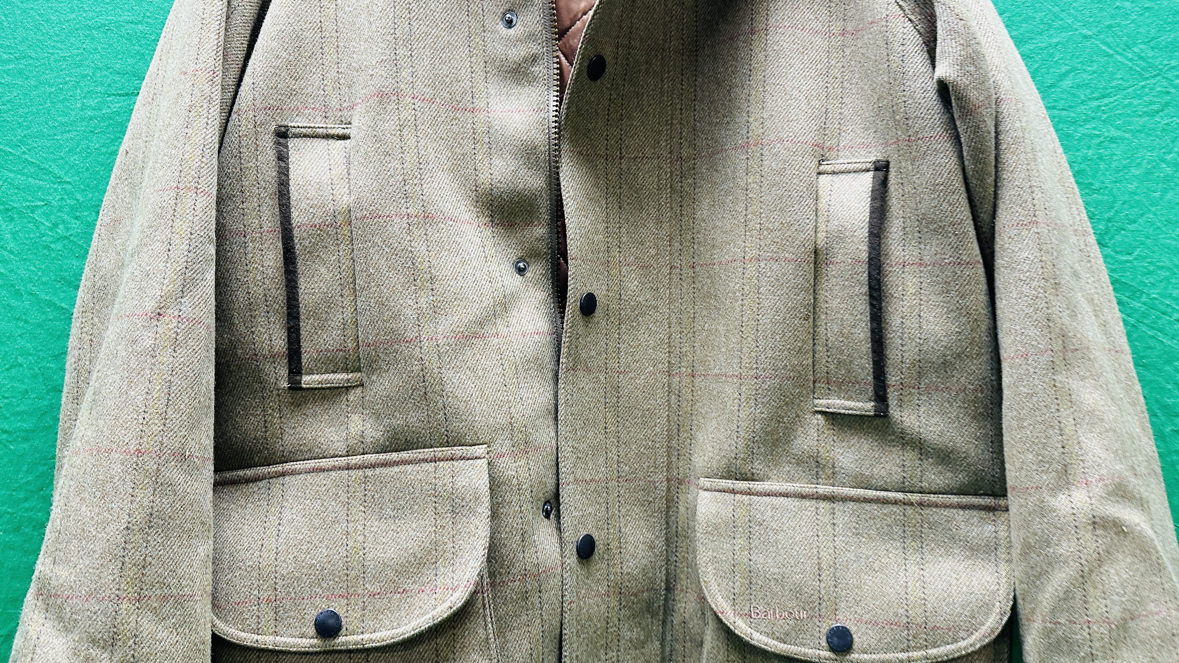 BARBOUR DOUBLE TWIST 100% MERINO 2 PLY TWEED COUNTRY COAT, STYLE T19, - Image 4 of 11